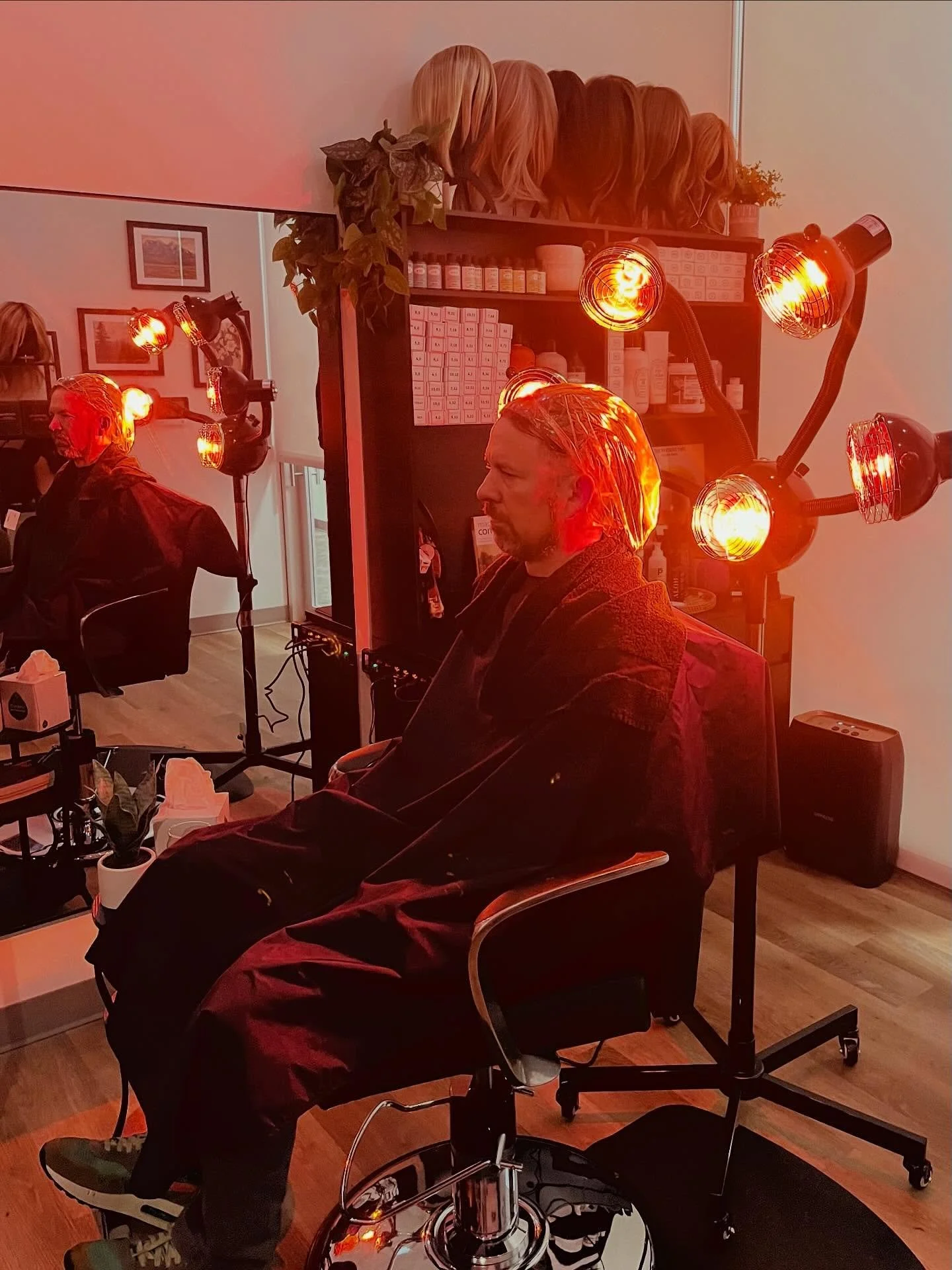 Yo, fellas with the long hair- you deserve conditioning treatments, too. ✨✨

Thanks @sir.rigley.of.terriershire for coming in today!

#gezelligartsalon