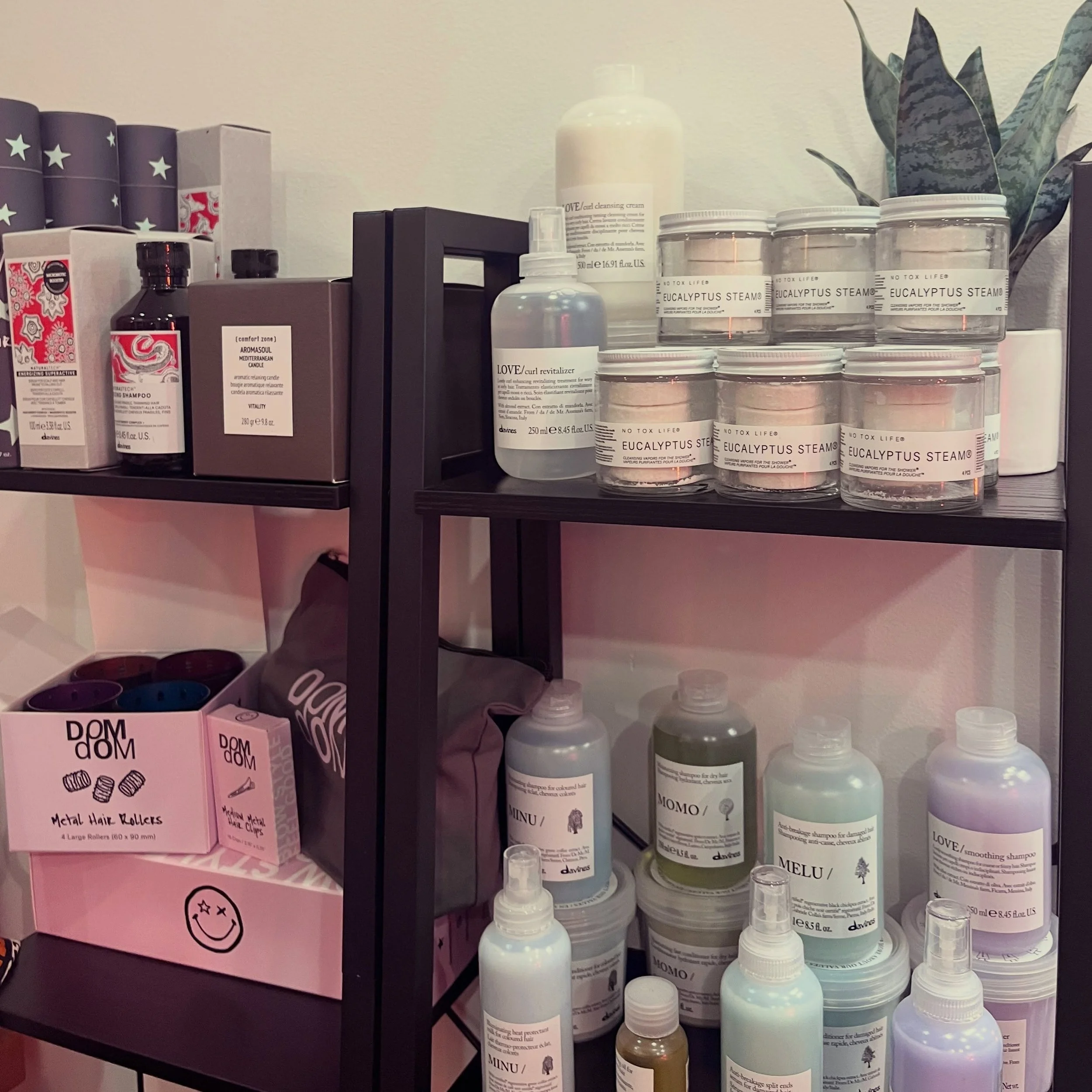 Added @notoxlife to my retail shelf! Their eucalyptus shower steamers are next level and extremely beneficial during the colder months!

Also featuring @davinesofficial @comfortzoneskin_official and @domdomhair