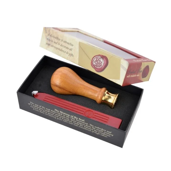 msh714_wax_sealing_set_wooden_handle_moodshot_1_1.jpg