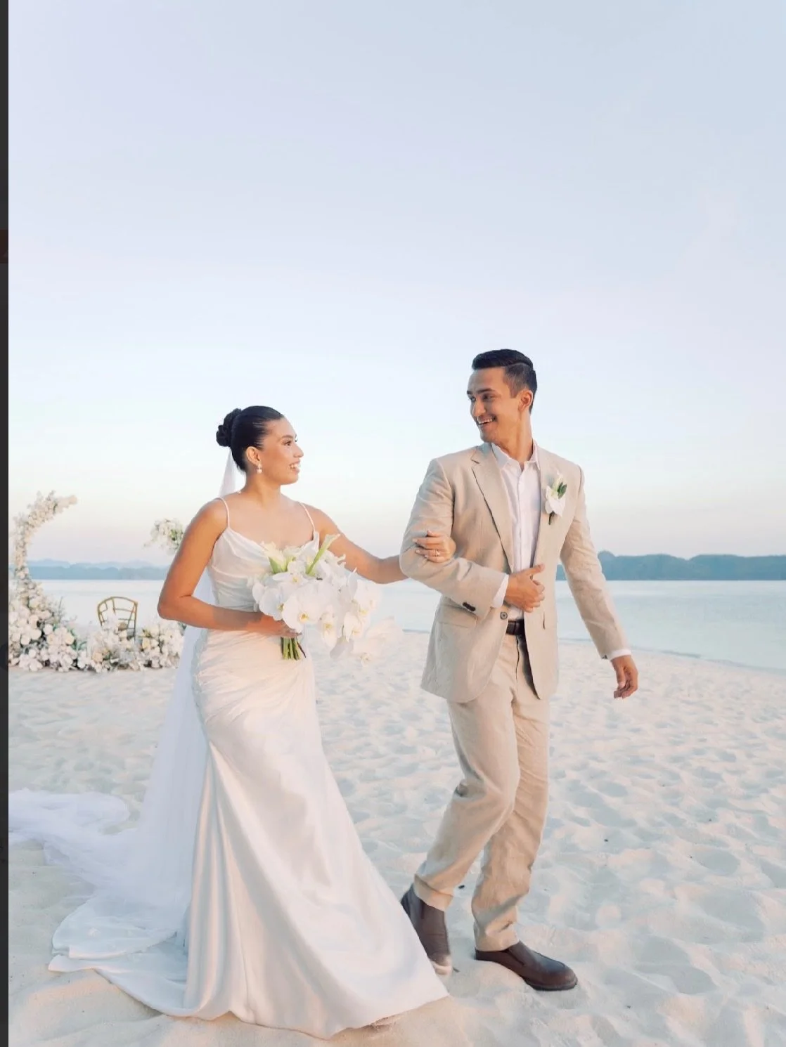 Not every wedding needs a grand crowd.

Sometimes, it&rsquo;s five loved ones, a beautiful sunset, the sound of the waves, and two people choosing each other.

A beautiful and heartfelt celebration we&rsquo;ll always remember.

Thank you, Paulina and