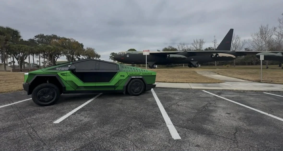 ($25) Orlando International Airport B-52 Park Pit Stop- (This stop is ideal for those plane enthusiasts that request a pick up at the airport... or those who have extra time before their airport drop off that want more photos)