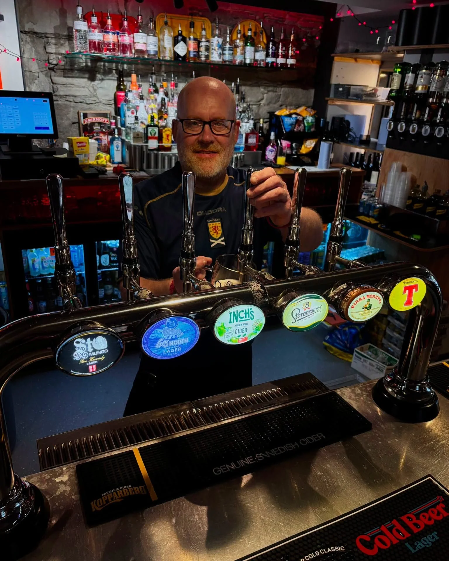 Duncan's swapped Commercial Street for the USA and is off to cheer on Scotland at the World Cup 🇺🇸🏴󠁧󠁢󠁳󠁣󠁴󠁿

Before he left, he made sure the bar was stocked with a couple of new draughts...

🍺 Staropramen
🍺 Lerwick Brewery's 60 North Lager
