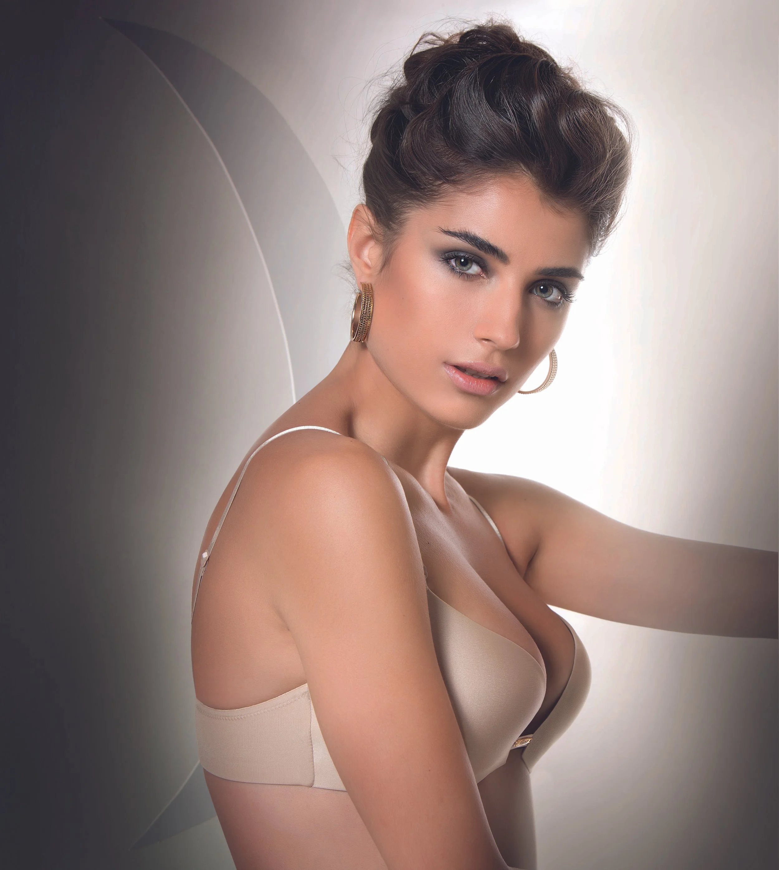 Luna essentials_Miracle liftup 1821 BEIGE.jpg