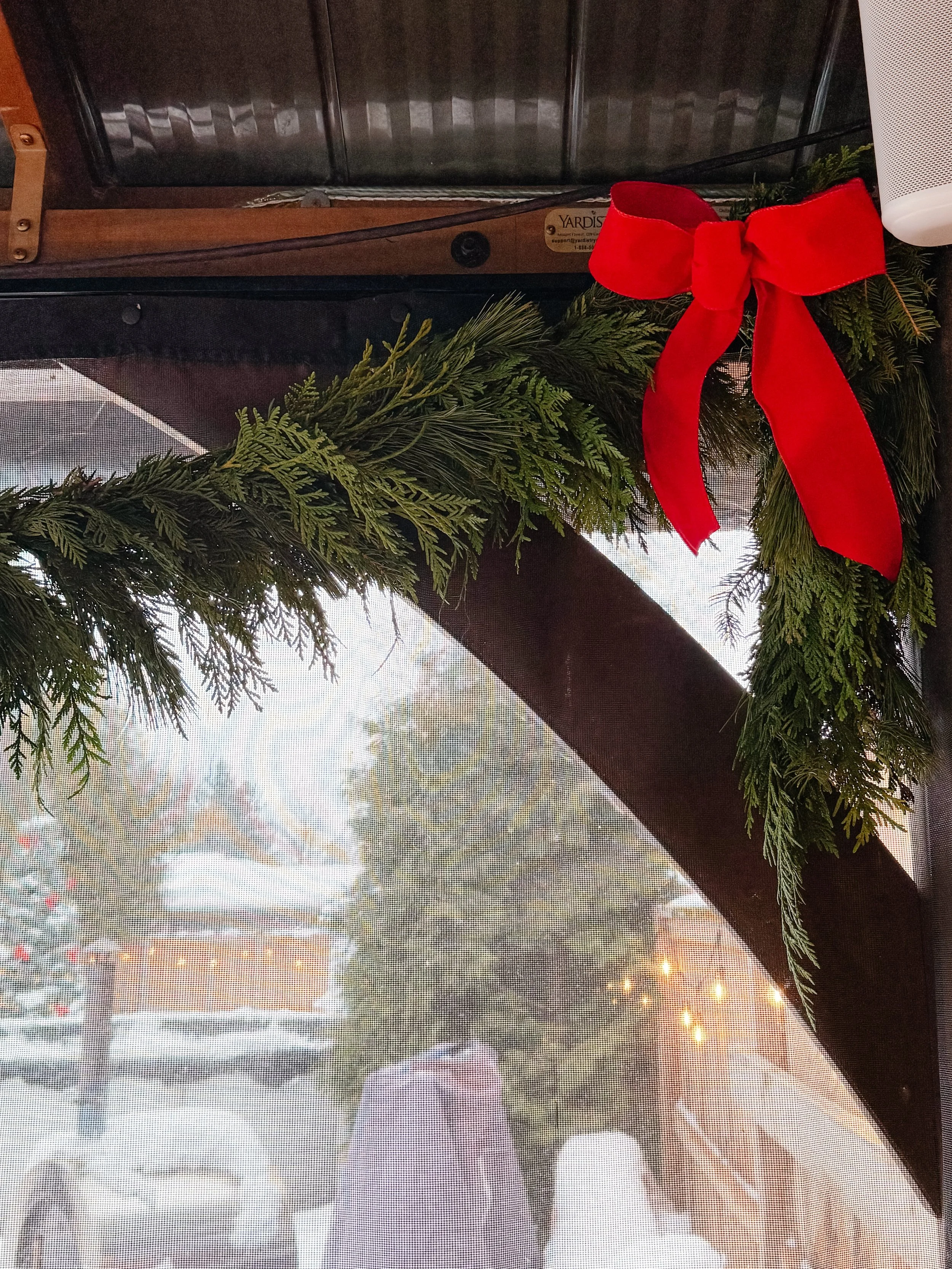 12' FRESH CEDAR GARLAND WITH CORNER BOW