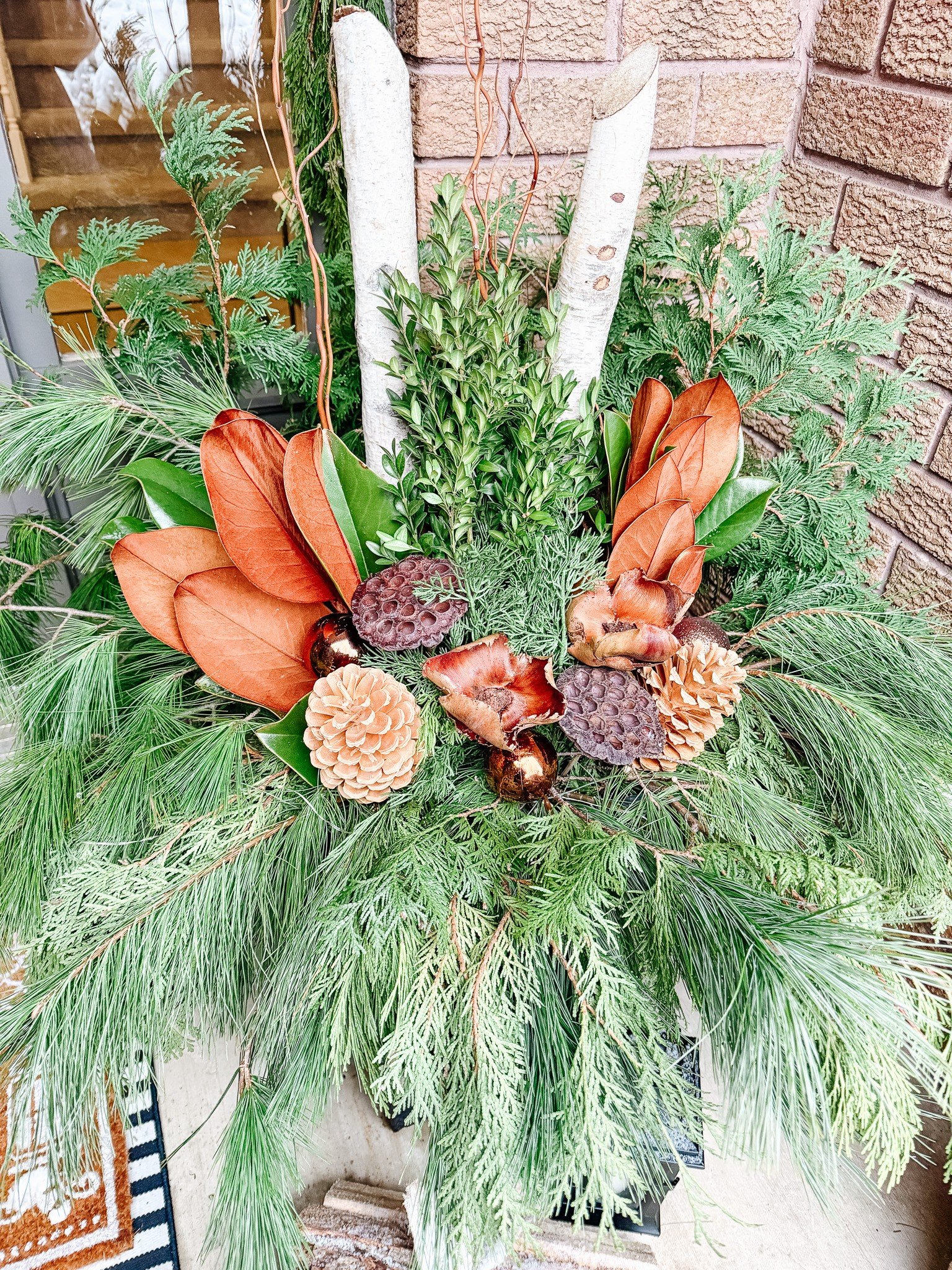 GRAND EVERGREEN URN.jpg