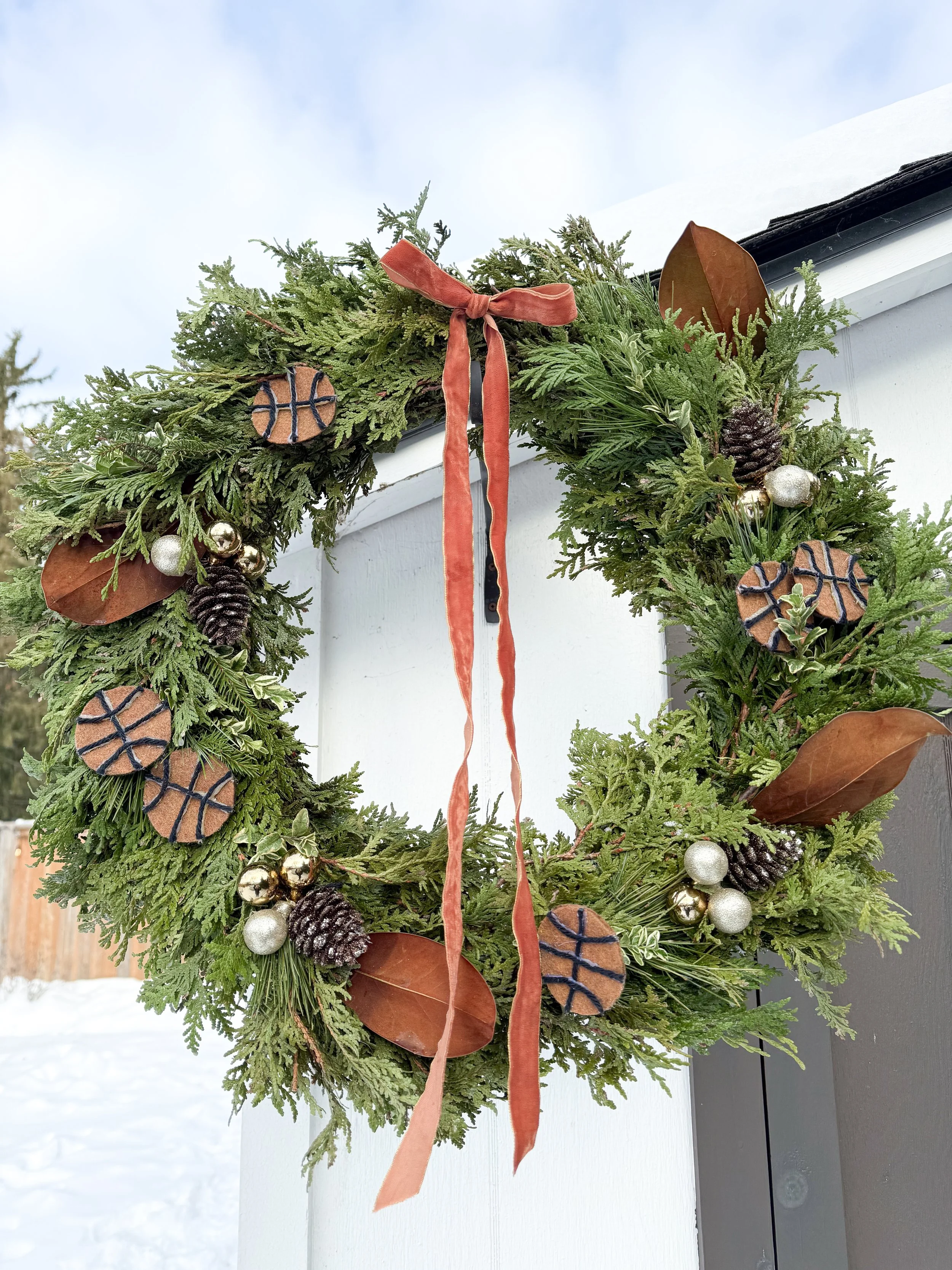 THE HERITAGE HOOPS WREATH 22