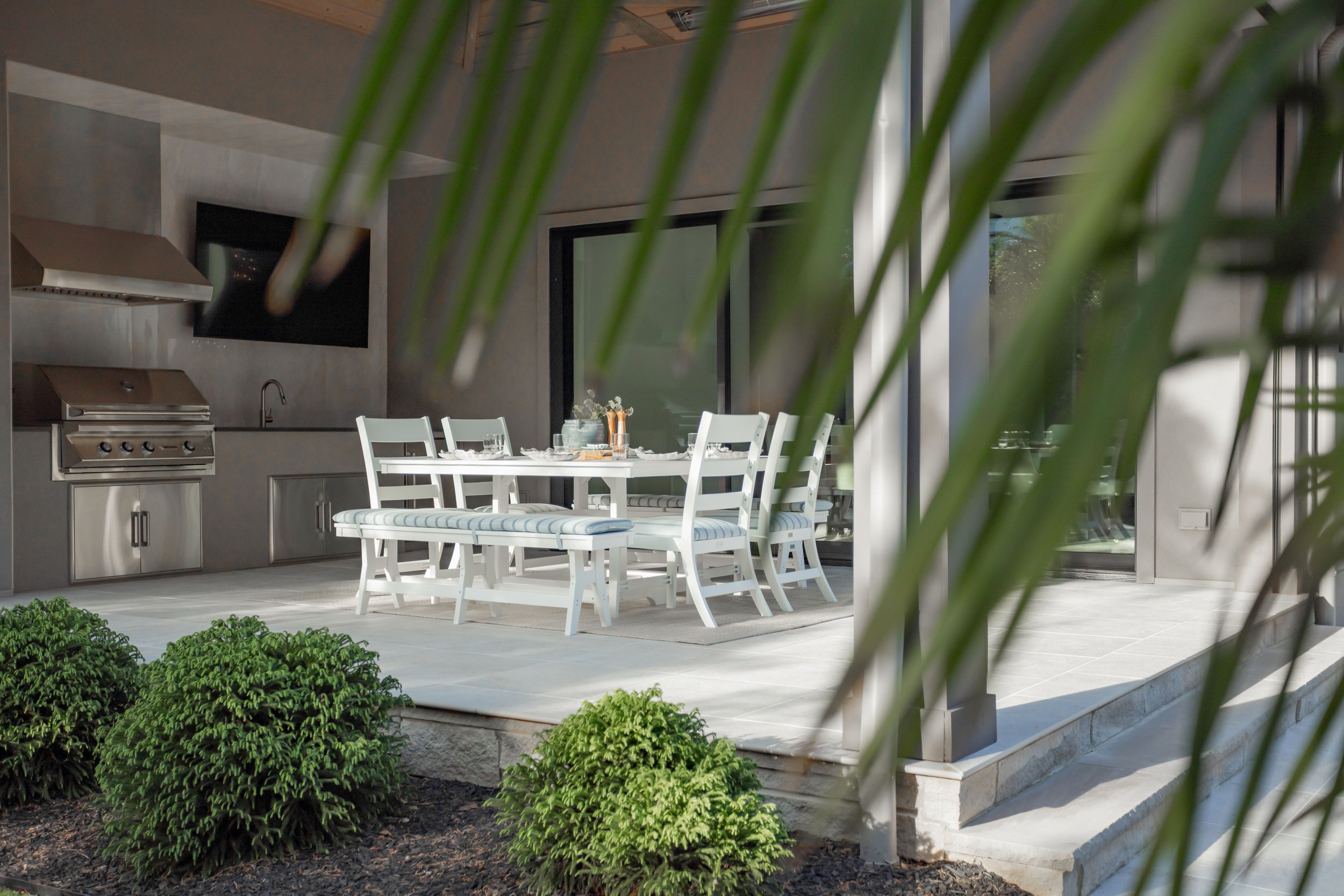 Dining Table and Chairs_7.jpg