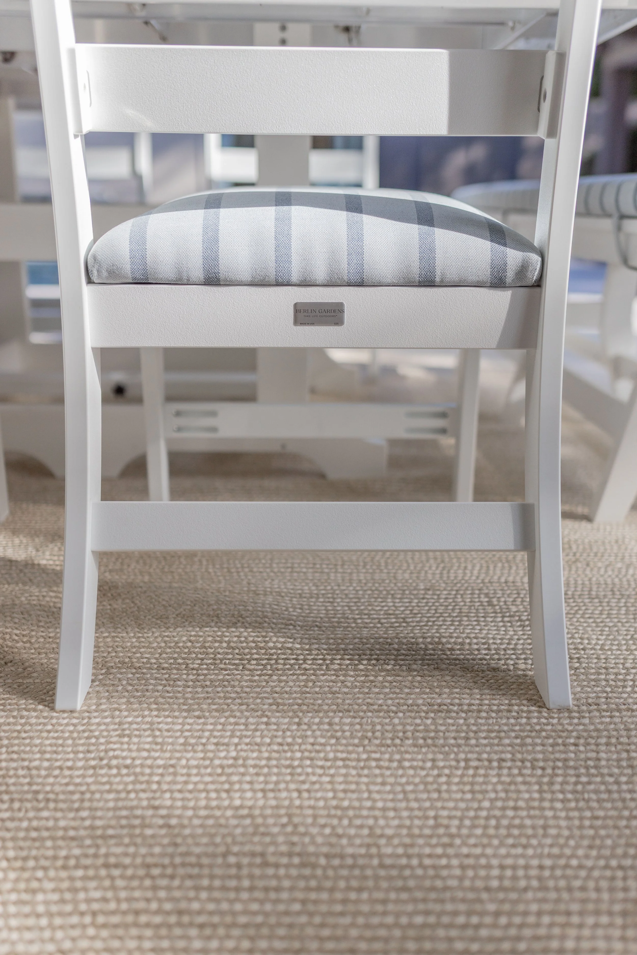 Dining Table and Chairs_16.jpg