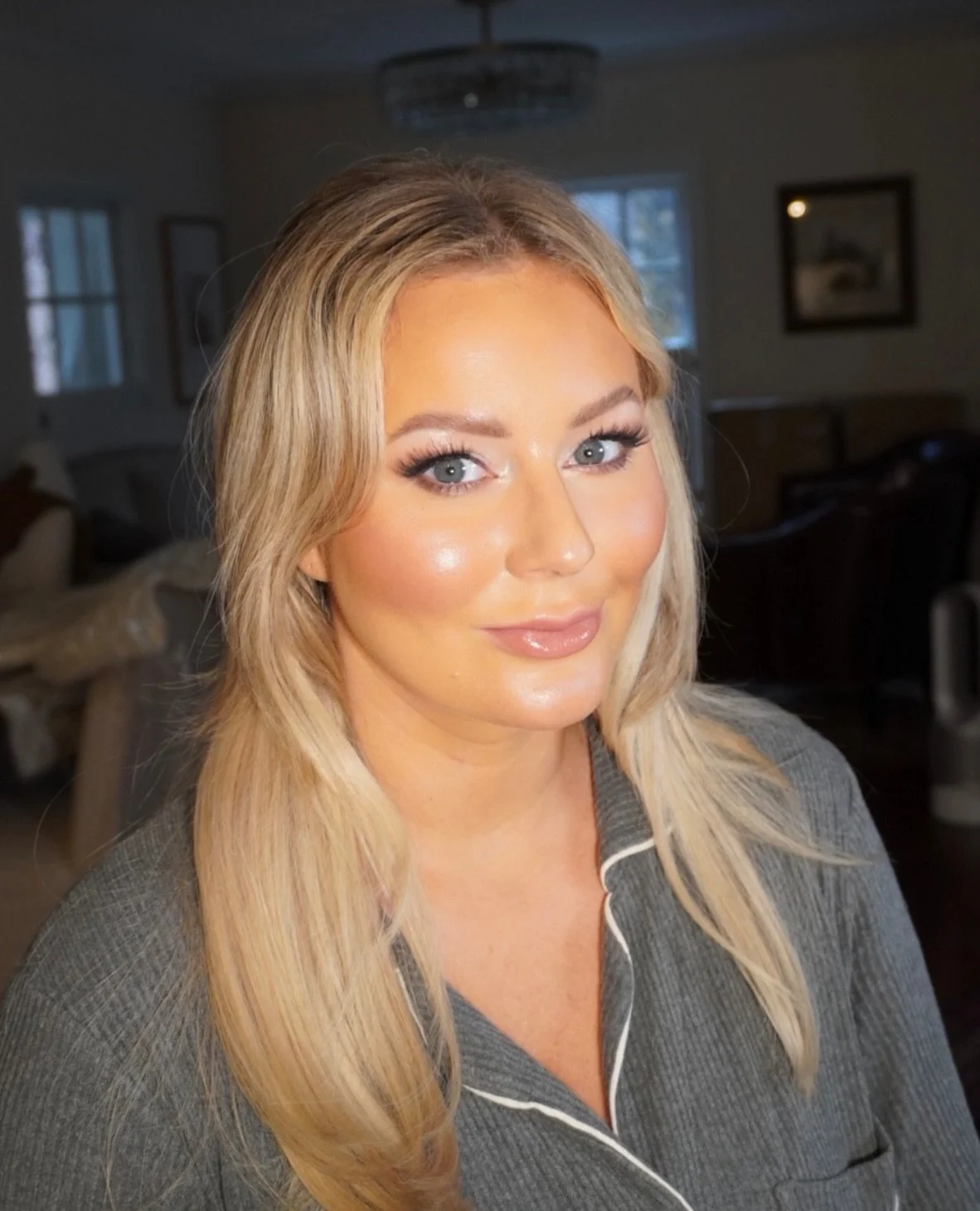 DARA 

So stunning. I am completely obsessed with this glam for her shoot today. Those eyes, that glow, the soft sculpted skin&hellip; honestly to die for.

#softglam #bridalmakeupartist #photoshootmakeup #glowyskin #luxurybridalmakeup makeupwithanna