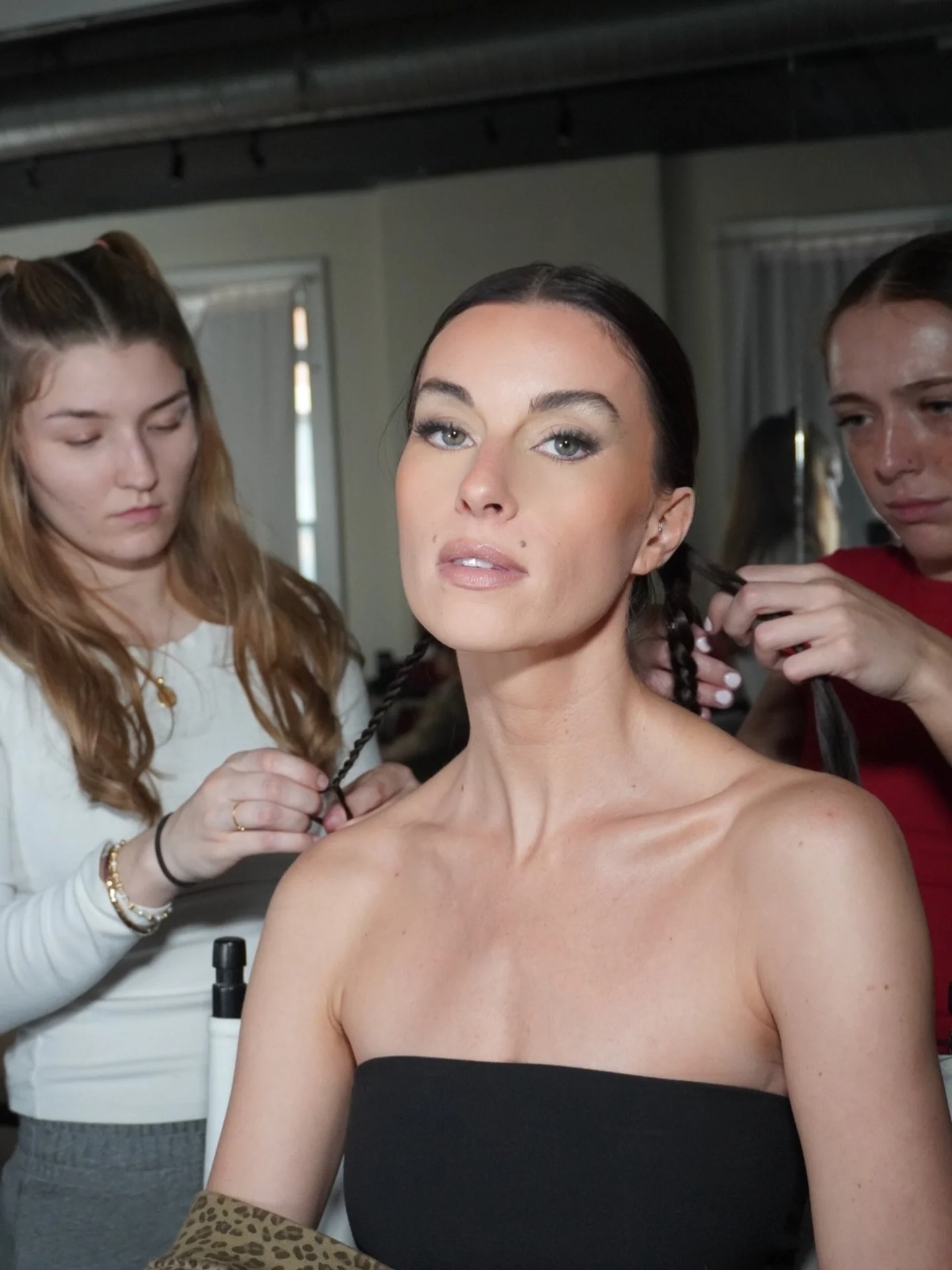 the eyes are the moment 

Eyes created with the @sigmabeauty Spectrum Eye Palette +  @hungvanngobeauty Soft Velvet Eyeliner in black for that soft, smudged definition

Lashes are @ardellbeauty Naked 424 for a wispy, barely-there finish

Lips lined wi