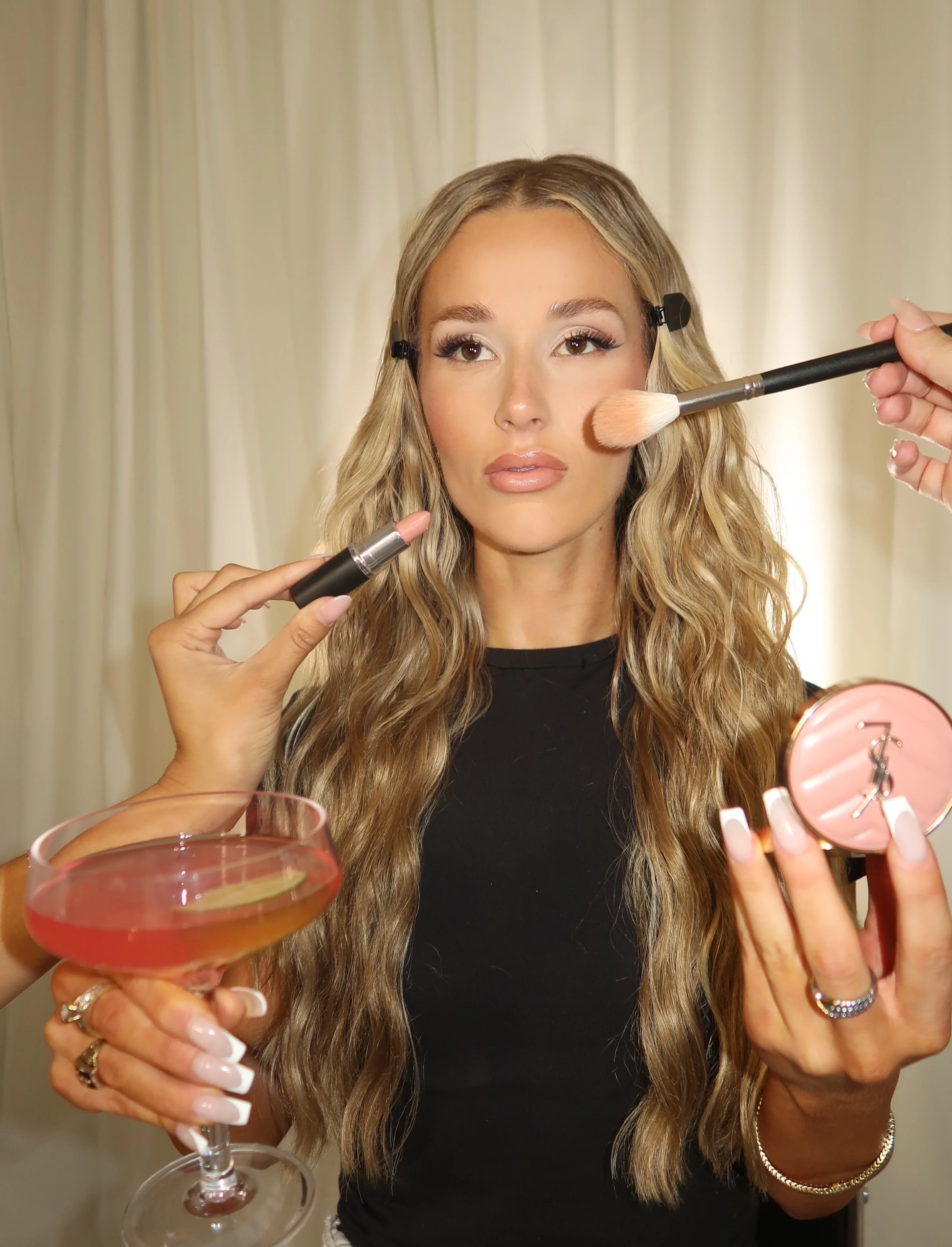 she&rsquo;s a handful 

@yslbeauty @maccosmetics