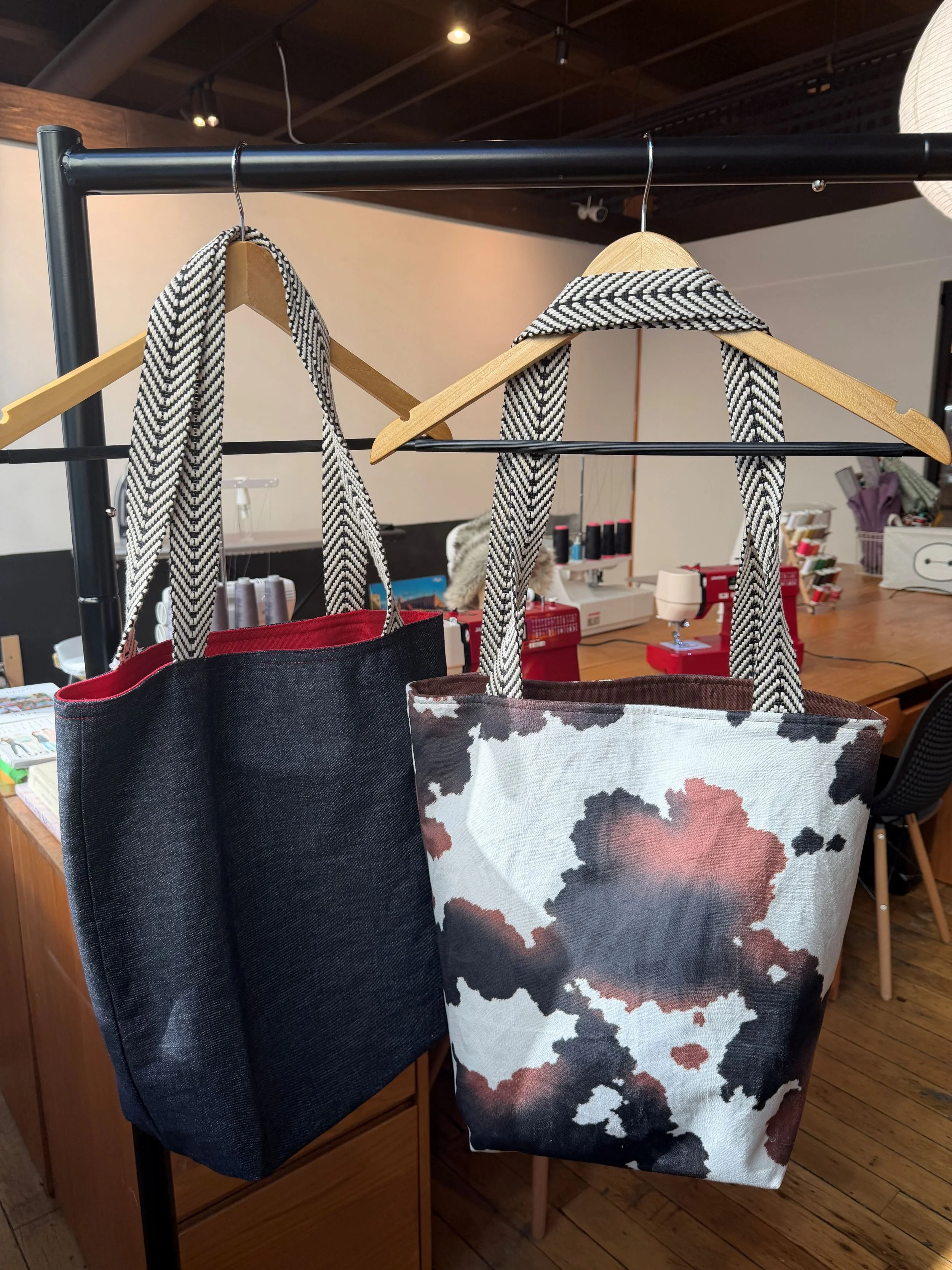 In this 2.5 hour Confident Beginner sewing class students will make a lined and reversible tote bag. Skills learned include boxed corners, lining, and more!