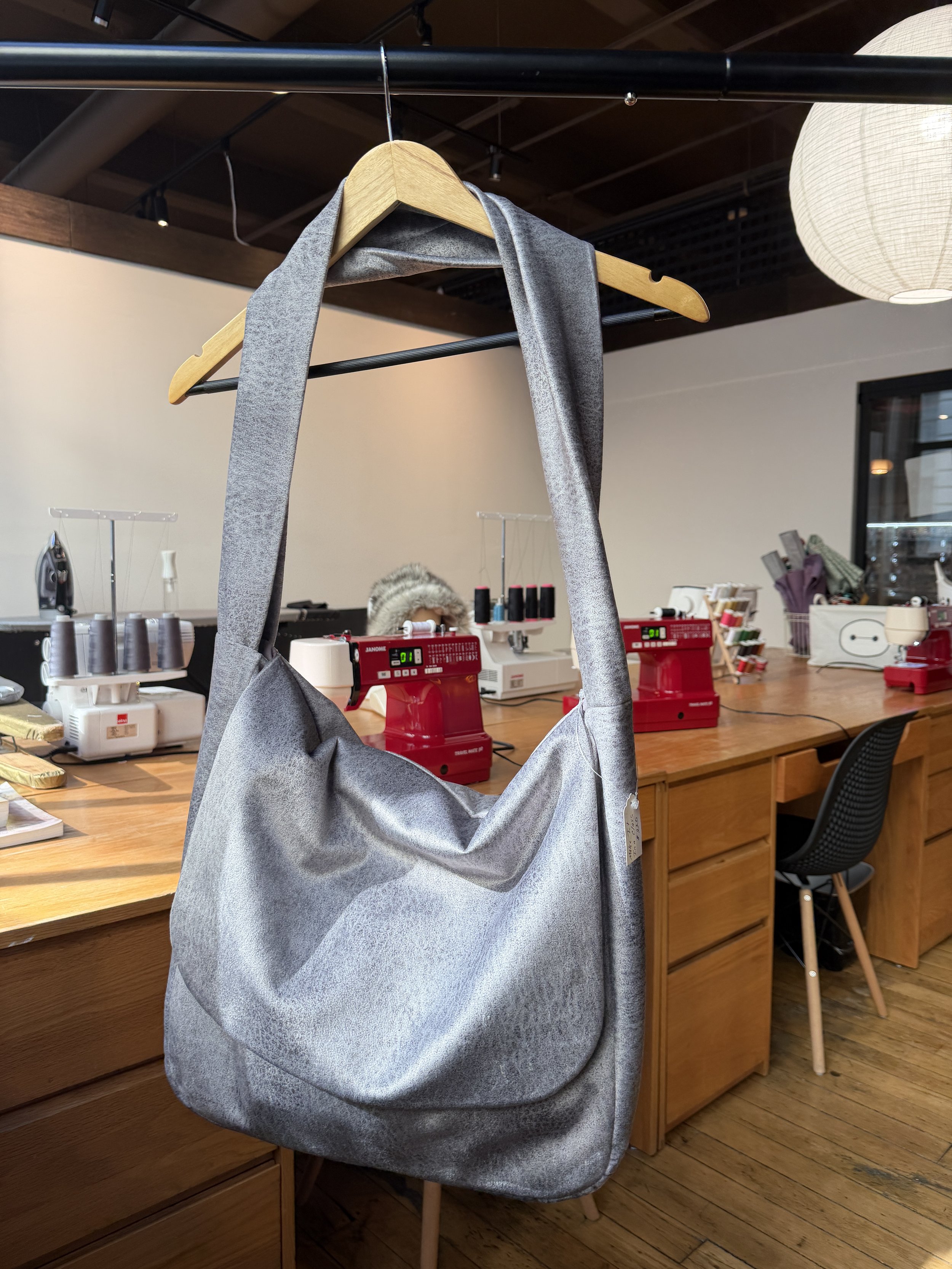 In this 2.5 hour Confident Beginner sewing class, students will make a large and comfortable cross body messenger bag perfect for carrying around all of your every day items. Skills taught in this class include curve seaming, lining, and more!
