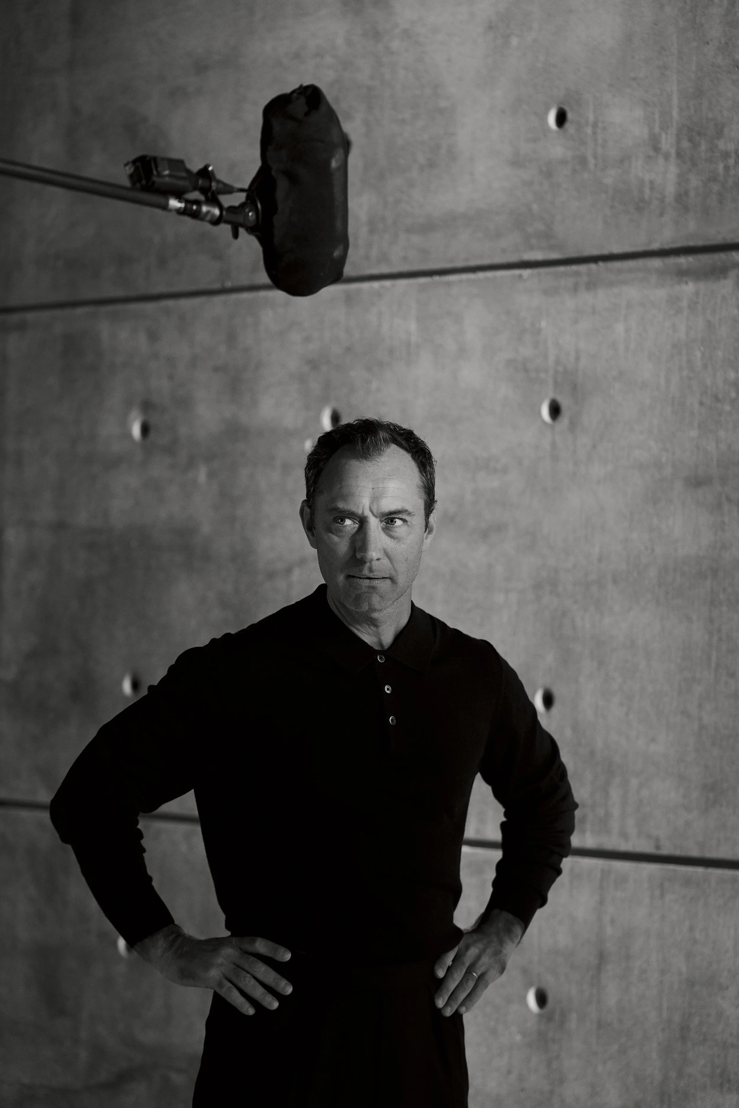 Behind the scenes of the Jude Law photoshoot for Emidio Tucci Winter 2025 campaign