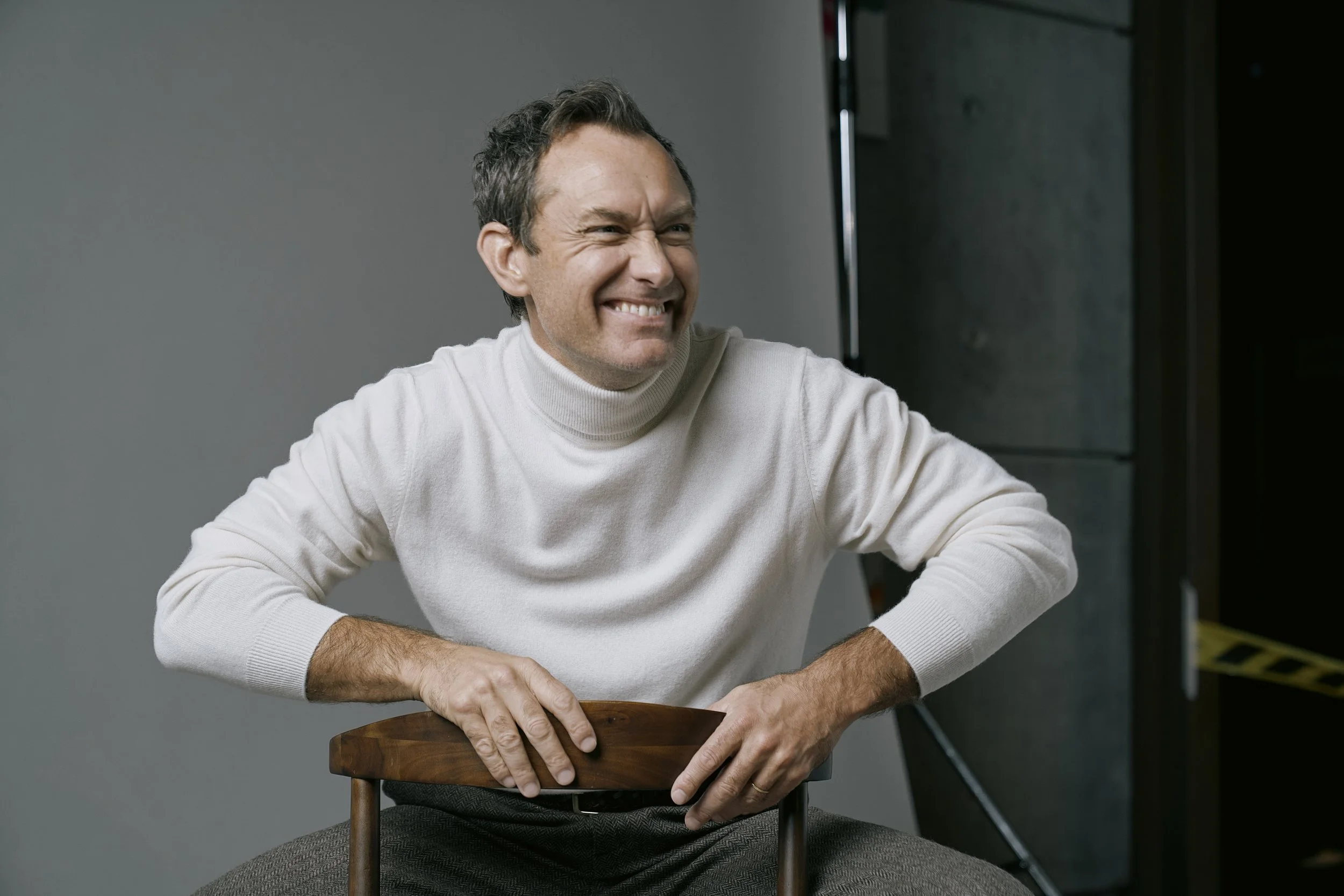 Behind the scenes of the Jude Law photoshoot for Emidio Tucci Winter 2025 campaign
