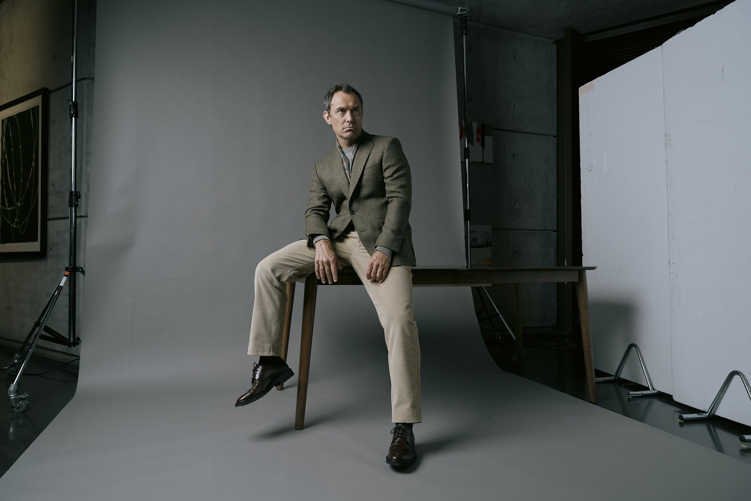 Behind the scenes of the Jude Law photoshoot for Emidio Tucci Winter 2025 campaign