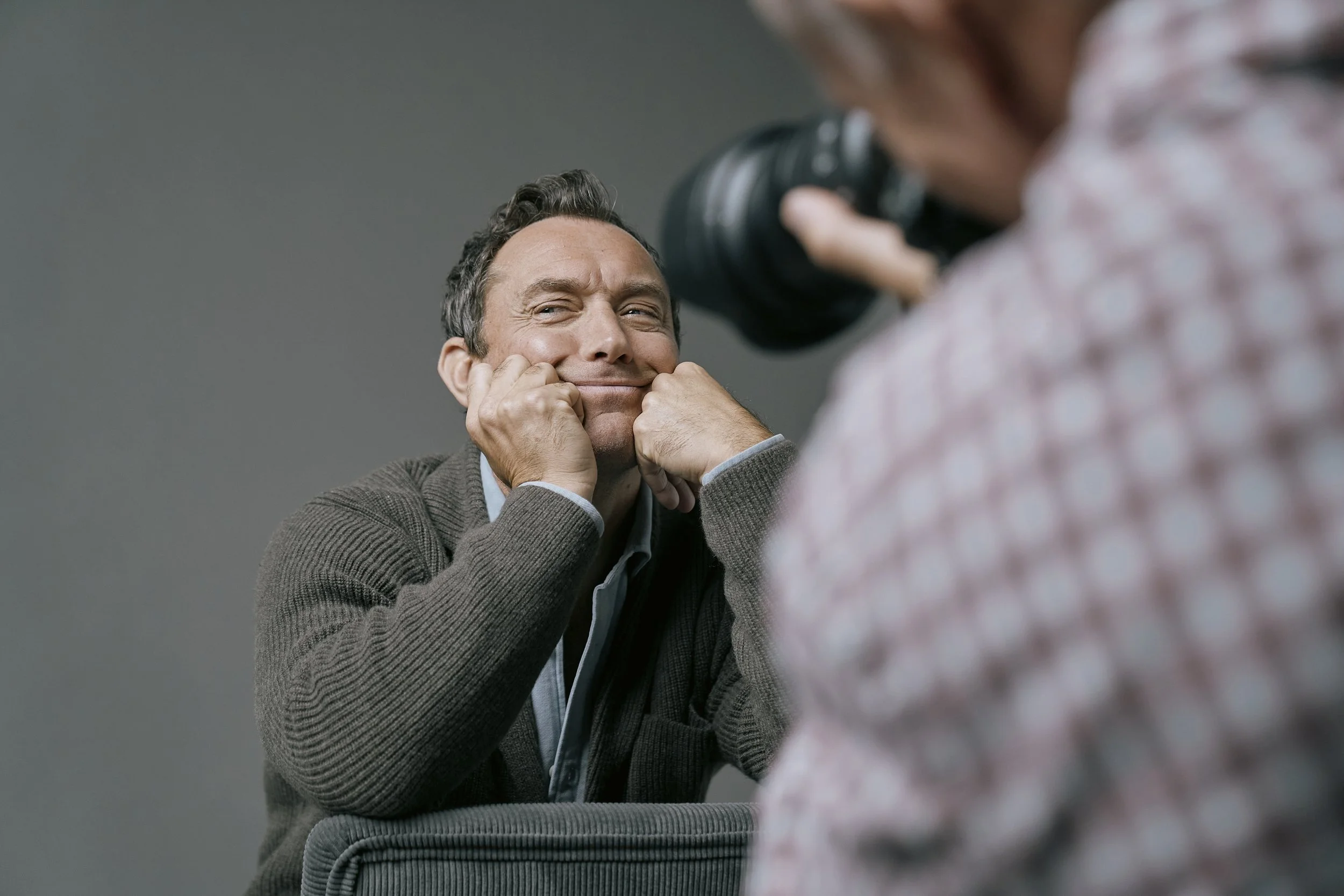 Behind the scenes of the Jude Law photoshoot for Emidio Tucci Winter 2025 campaign