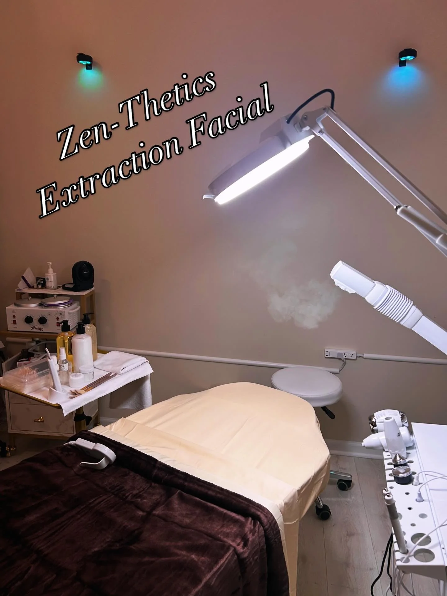 Extraction Facial! Book yours for clear skin these holidays 💆🏻💆🏻&zwj;♀️ 
#facialskincare #extraction #selfcare