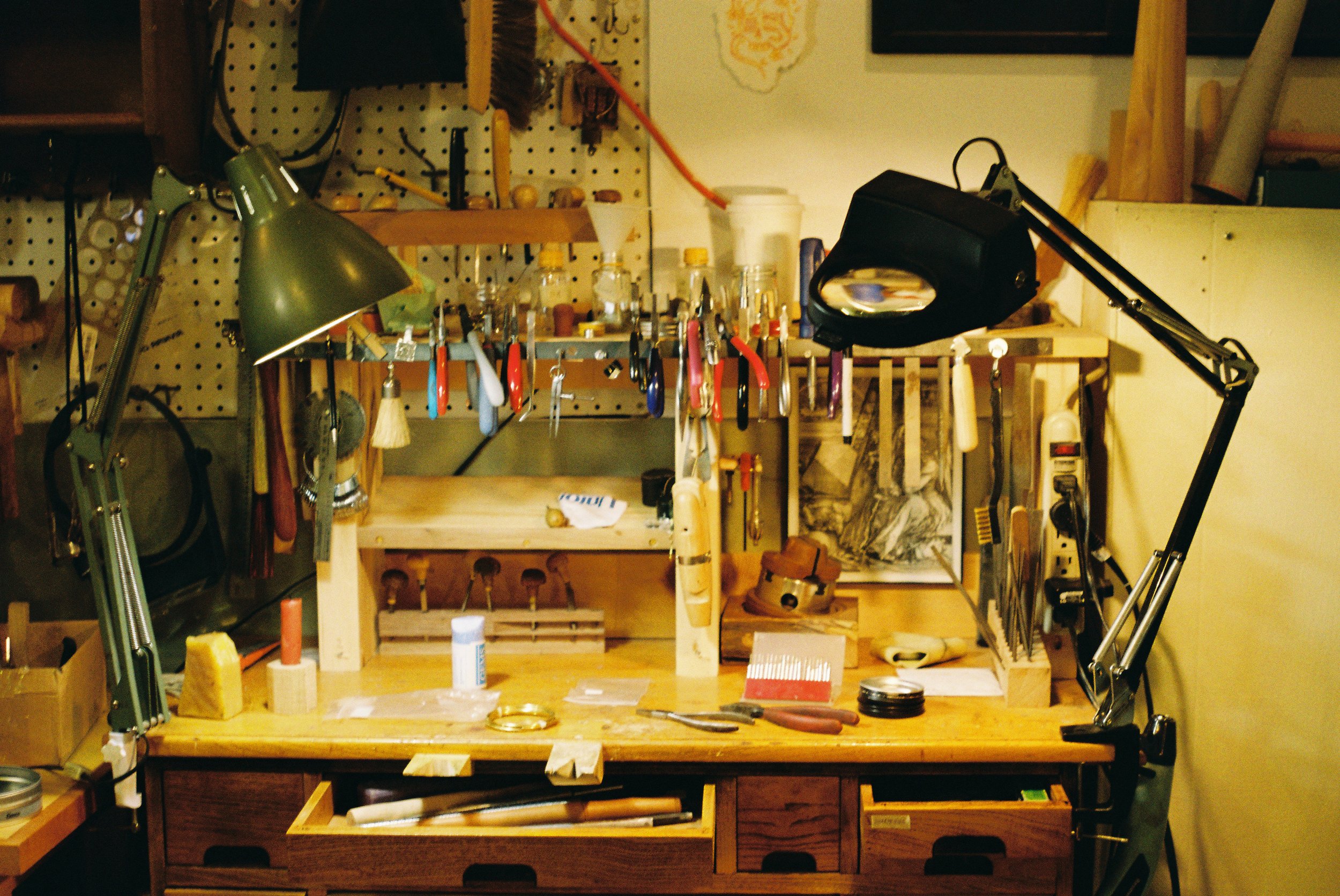Workshop jeweler's bench