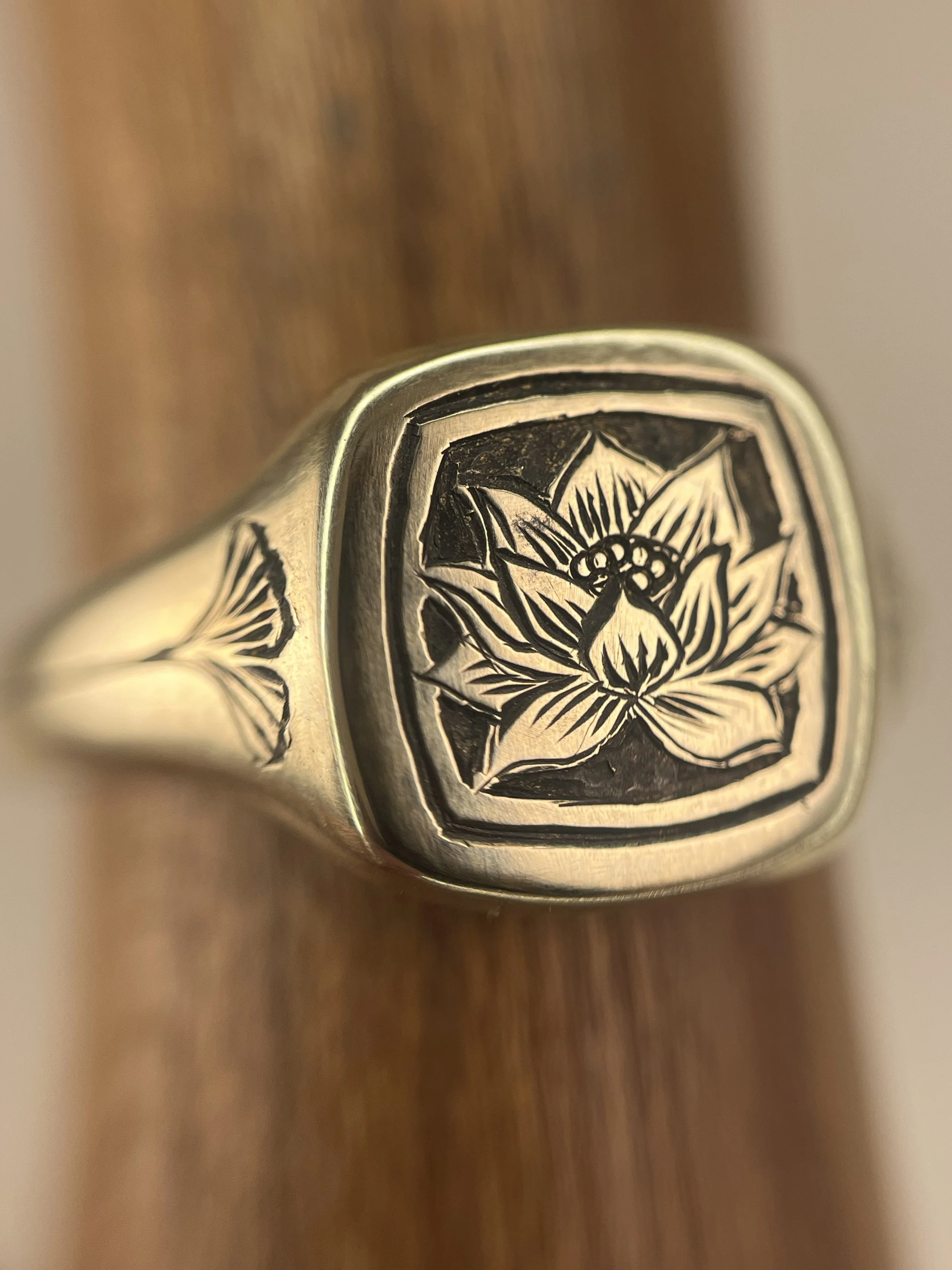 Lotus Flower and Ginkgo Leaf Signet