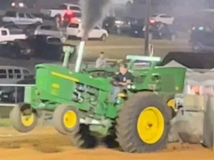 JohnDeere2.jpg
