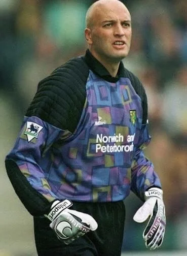 Jasmin chats with former Scotland International and Premier League Goalkeeper – Bryan Gunn