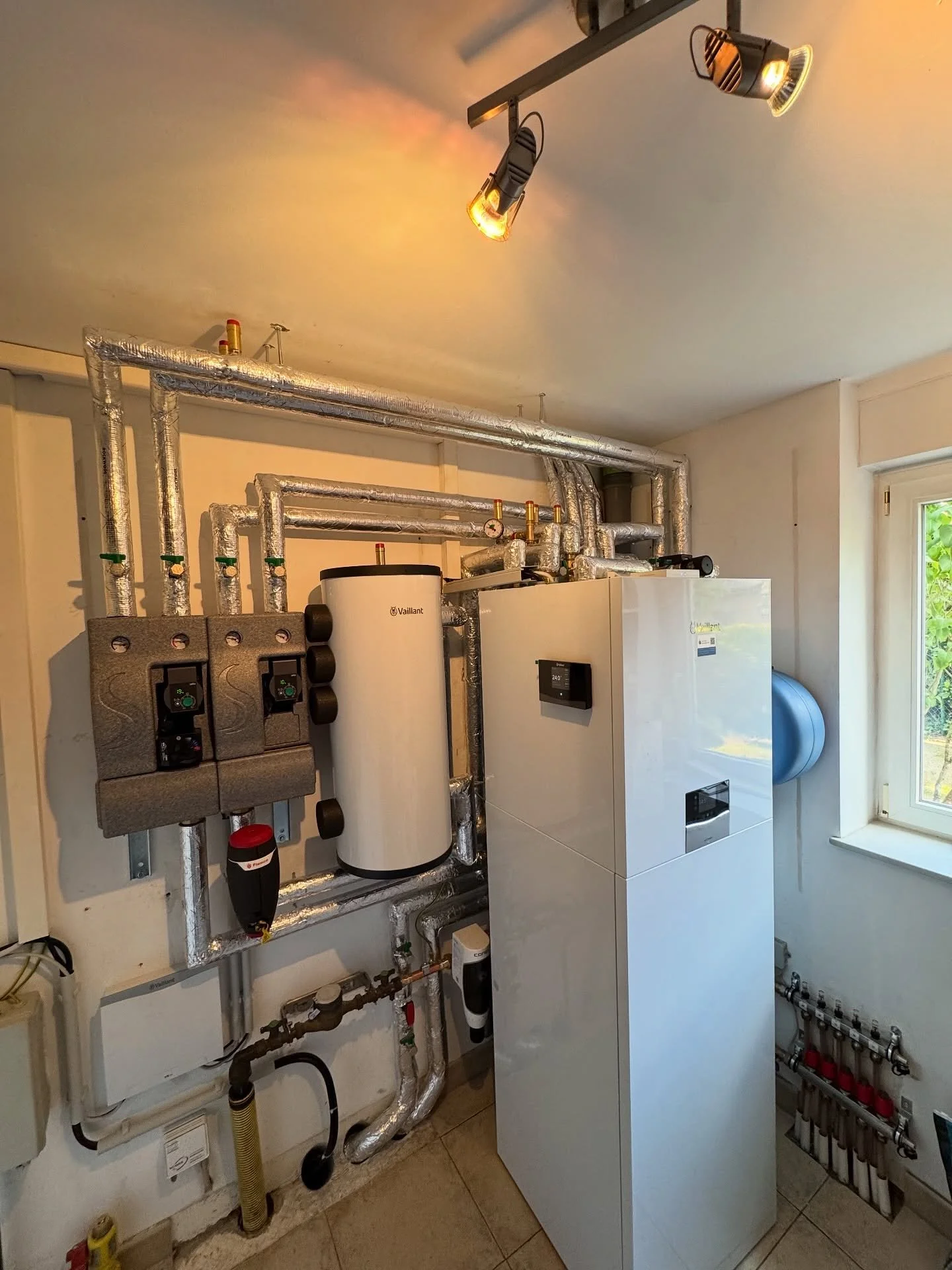 🚫🔥 Gas-Brennwert raus &ndash; Zukunft ins Haus!
Alte Heizungen sind Energie- und Geldfresser. Wir bringen moderne L&ouml;sungen wie W&auml;rmepumpen oder Hybridanlagen in dein Zuhause &ndash; effizient, nachhaltig und f&ouml;rderf&auml;hig. 🌱⚡

👉