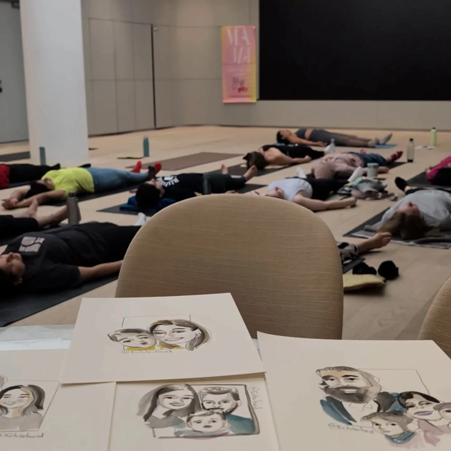 After a relaxing yoga, we got to surprise the moms with a keepsake they&rsquo;ll cherish forever a custom portrait of them with their happy families. 🥹✨
Tag a mom who deserves a relaxation day ASAP! 👇

#MothersDay #momyoga #d&uuml;sseldorfmoments #