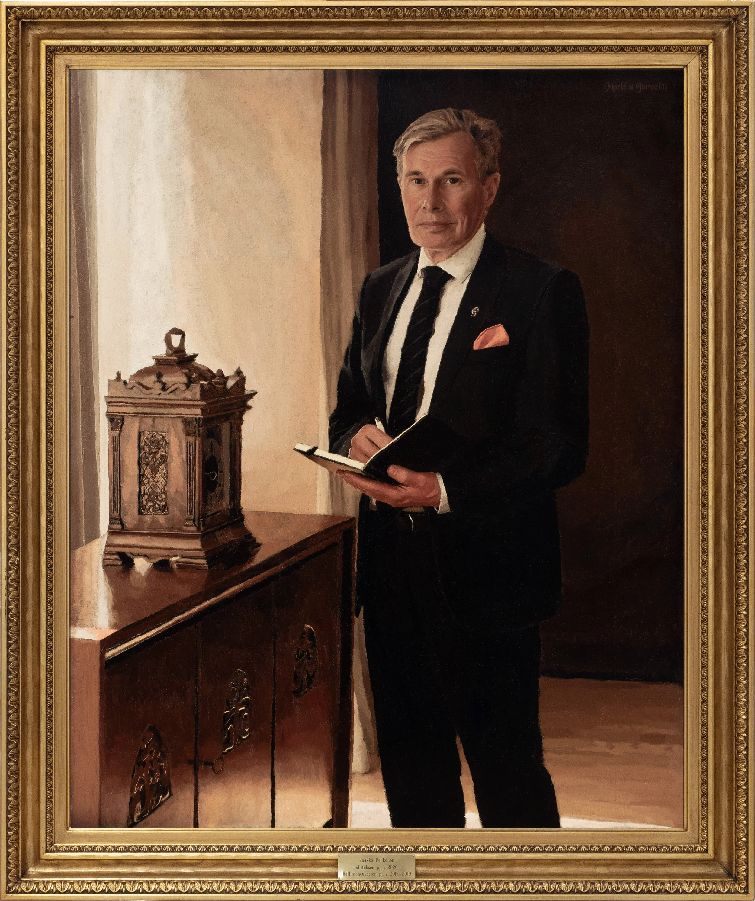Kehystetty öljyvärimuotokuva hallintoneuvoston puheenjohtajasta Jaakko Pehkosesta