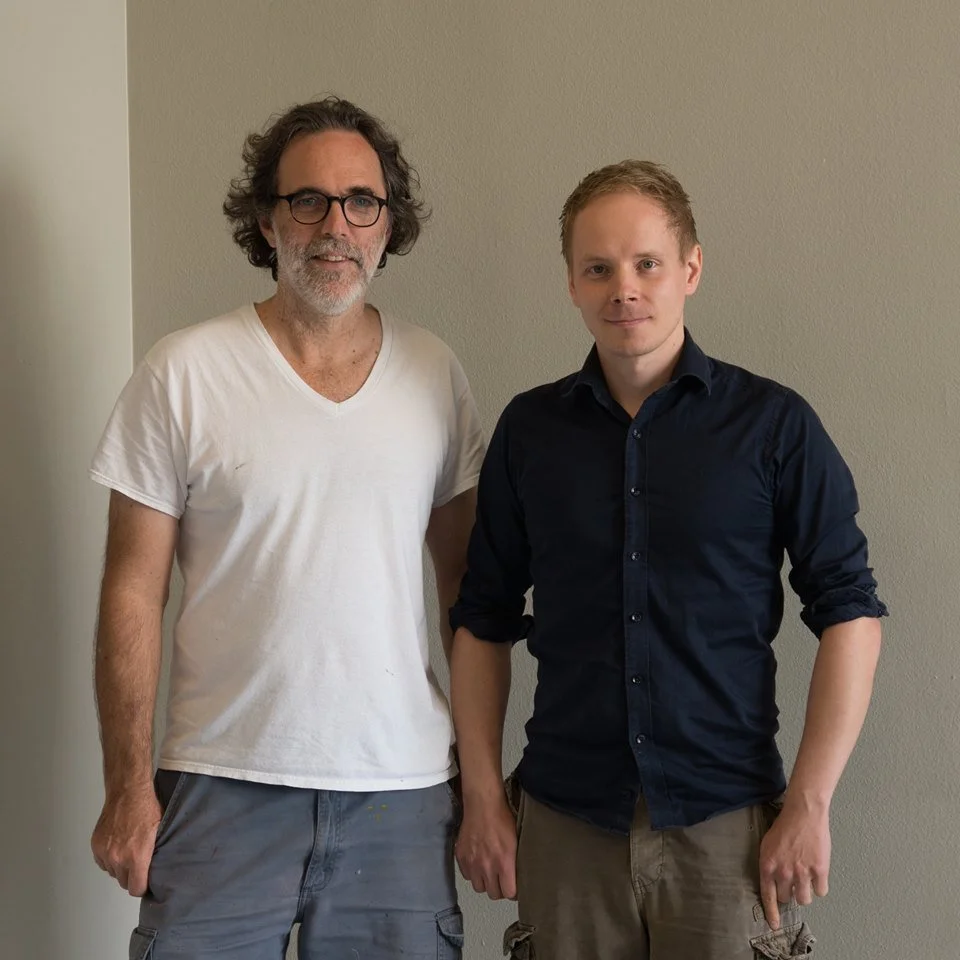 Muotokuvamaalari Markku Järvelin ja Mark Carder hänen ateljeessaan Austinissa