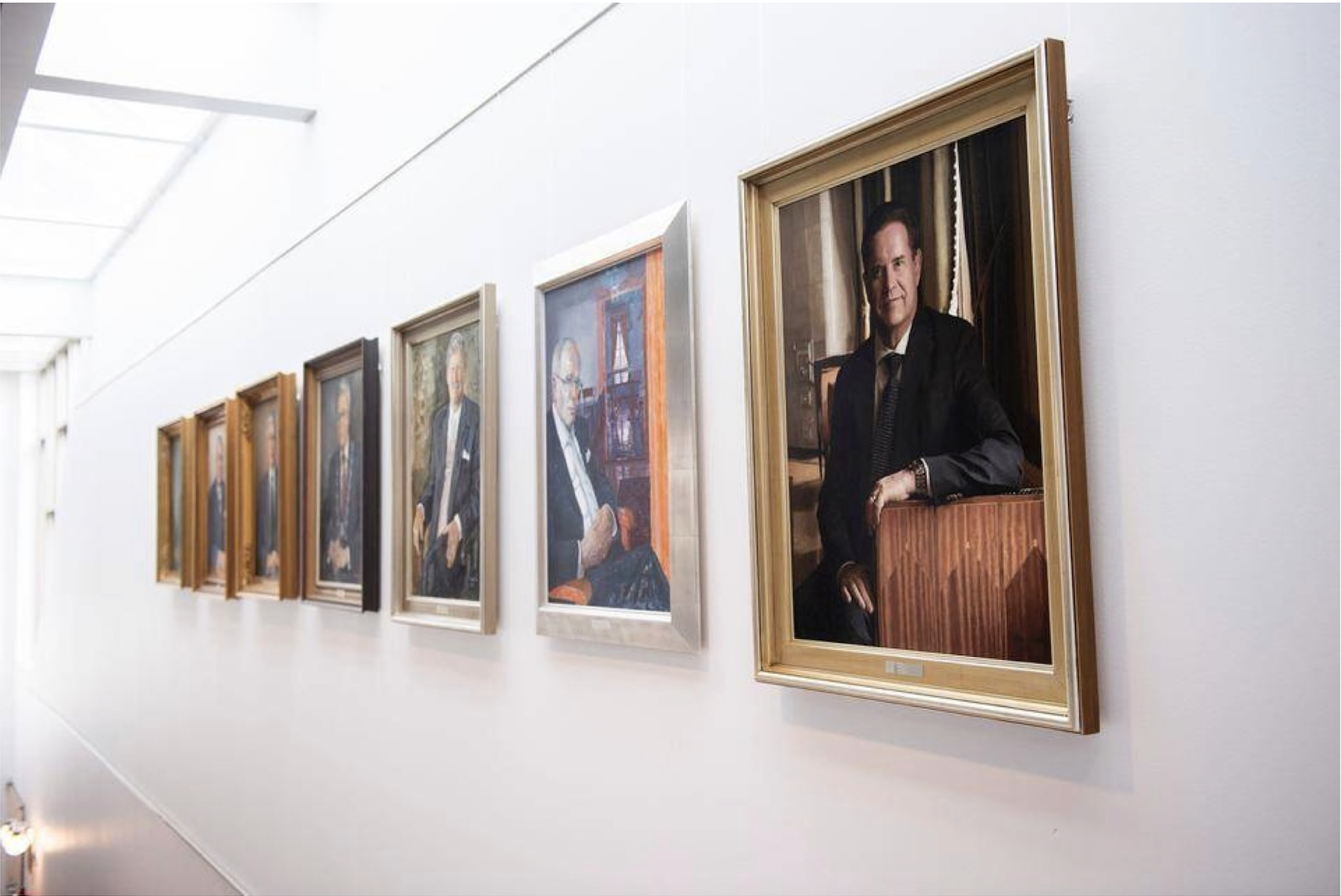 Muotokuvat Lappeenrannan kaupungintalon seinällä