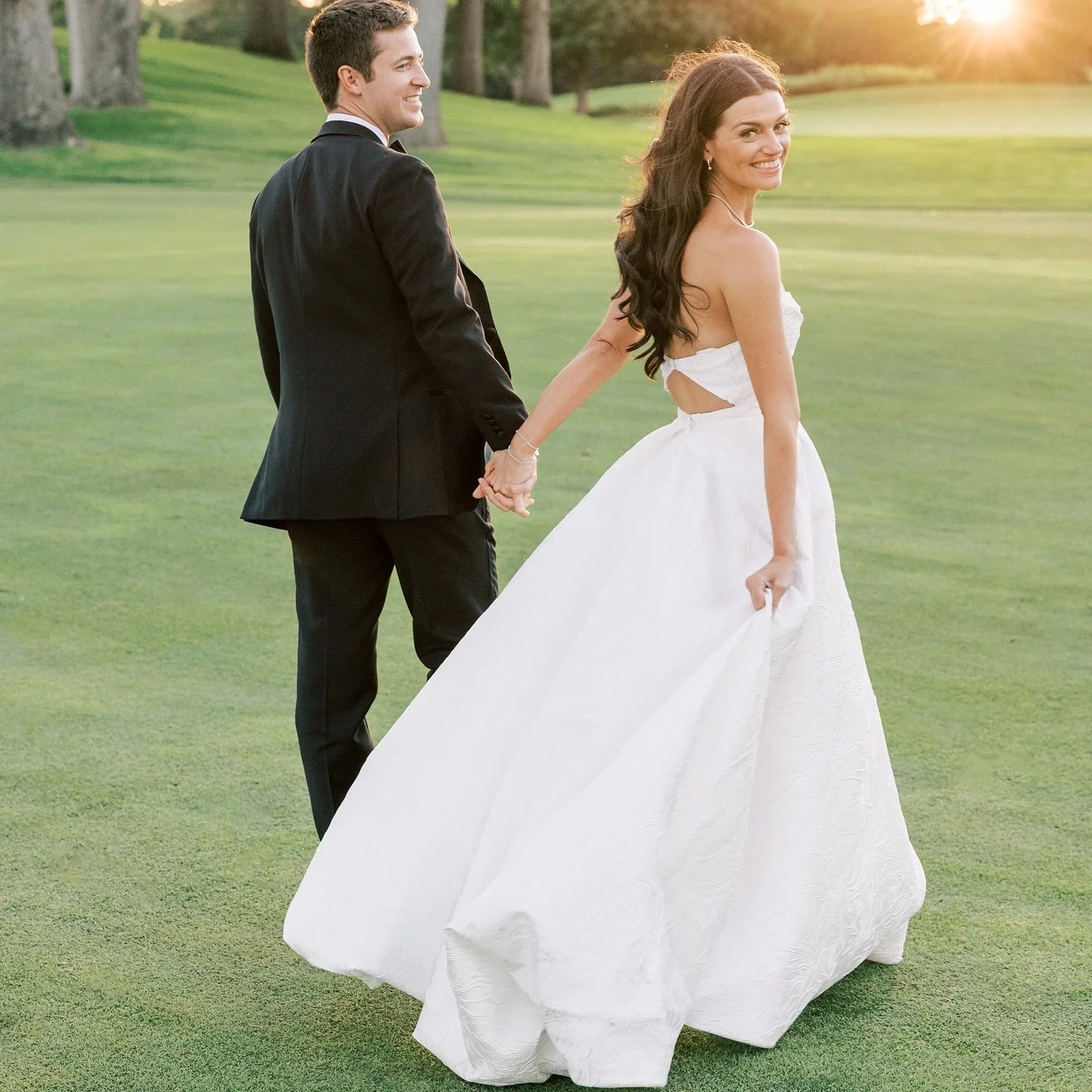 Kelly 🤍
.
🥂To the newlyweds &bull; The Scotts 
.

Planner: @ohanaeventsinc 
Photographer: @lindseytaylorphotography 
Decor: @elev8devents 
Venue: @butterfieldcc_grounds 
Hotel: @oakbrookhillsresort 
Hair + Makeup: @threeonetwobridal 
Florist: @phil