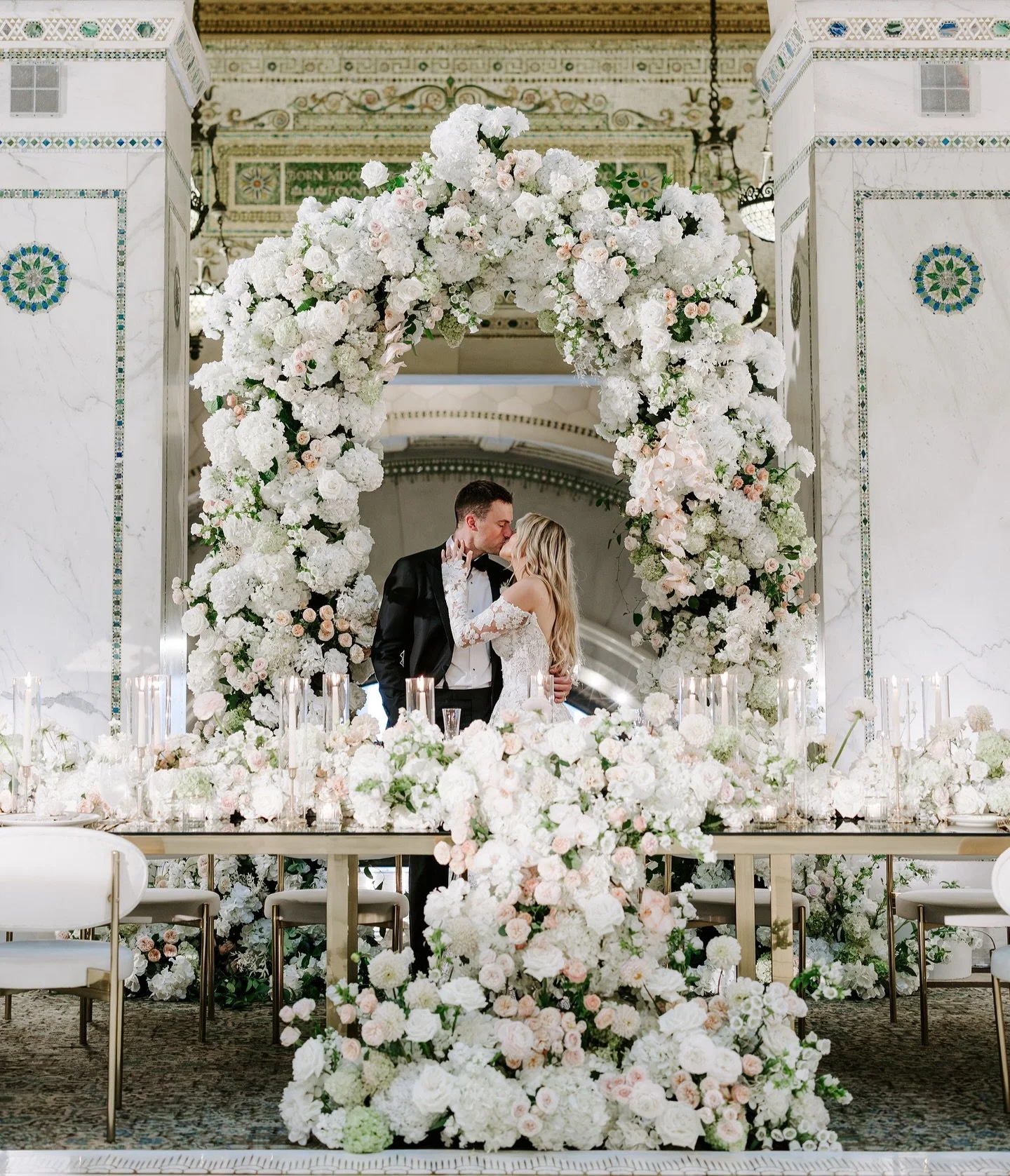 Isabella 🤍

Even the sneak peeks have us struggling for words✨#threeonetwobride

Planner: @clementinechicago @melsamek 
Photographer: @kerricarlquist @yayitskatyy 
Video: @braxtonwallisweddings 
Venue: @chicagoculturalcenter 
Hotel: @parkhyattchicag