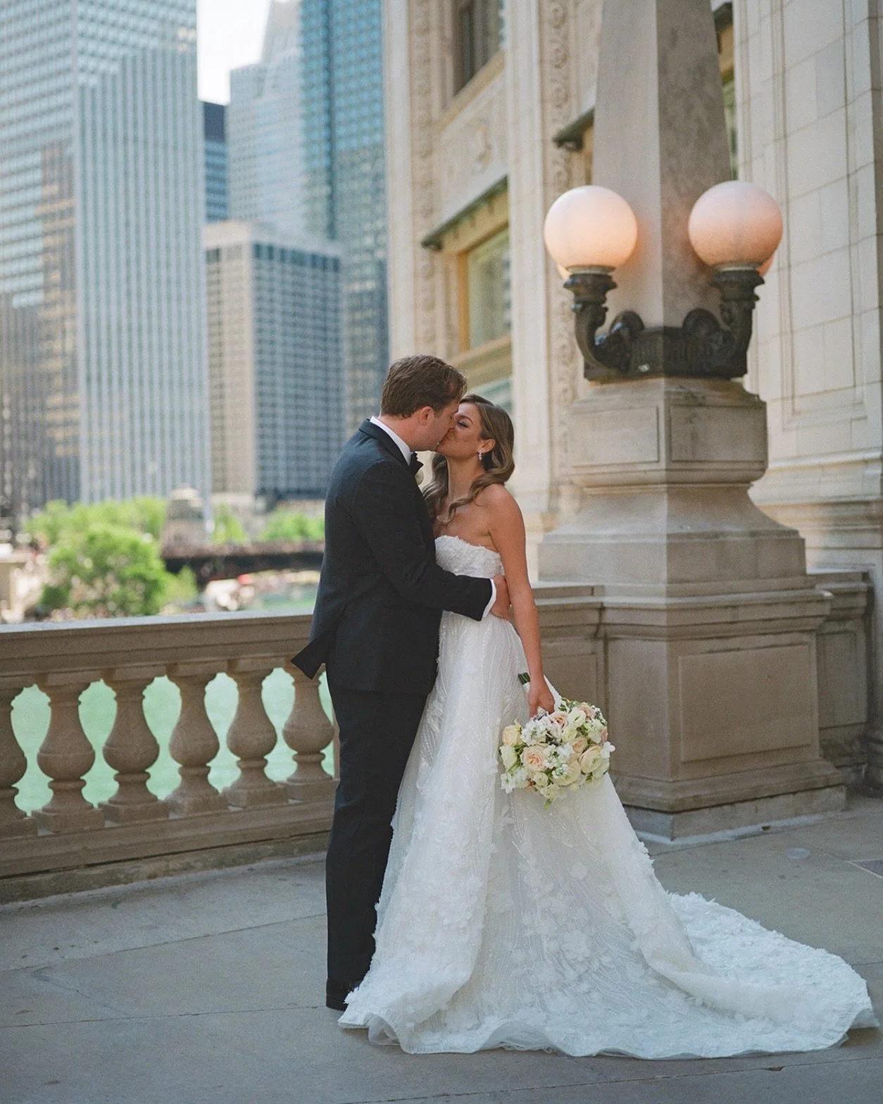 Lanie 🤍 
Three One Two Bride&reg;
&bull;
Planner: @clementinechicago 
Photographer: @jessdiazco 
Video: @oldnorthfilmco 
Venue: @rockwellontheriver 
Hotel: @thegwenchicago 
Hair + Makeup: @threeonetwobridal 
Cake: @chicago.sugardaddy 
Caterer: @boka