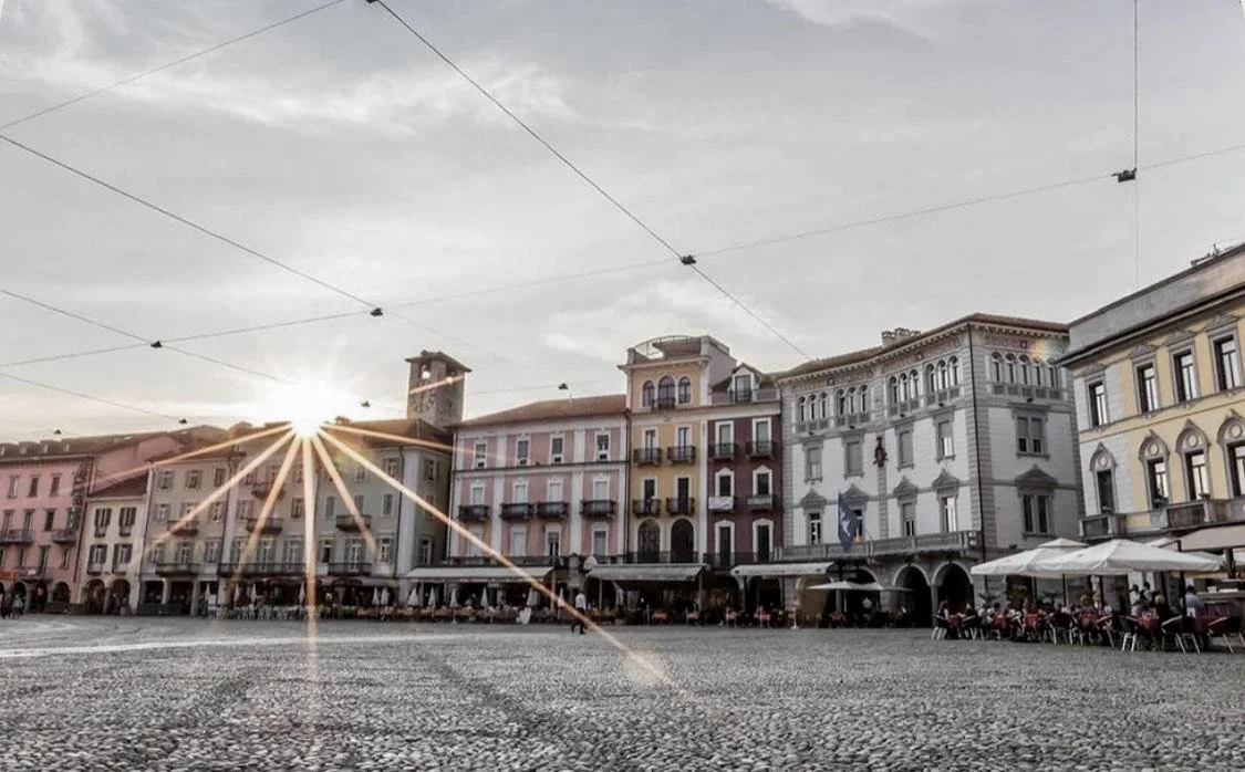 Vista della piazza Grande di Locarno, contesto urbano vicino allo studio legale