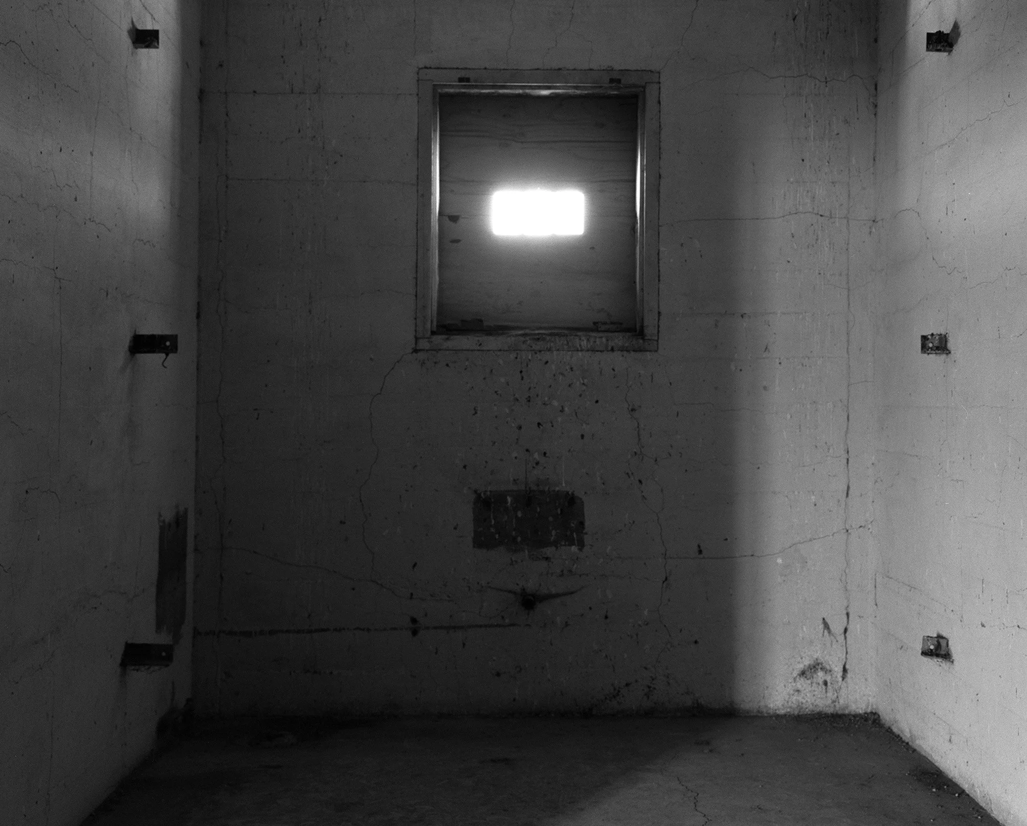 Copy of Tule Lake prison cell.jpg