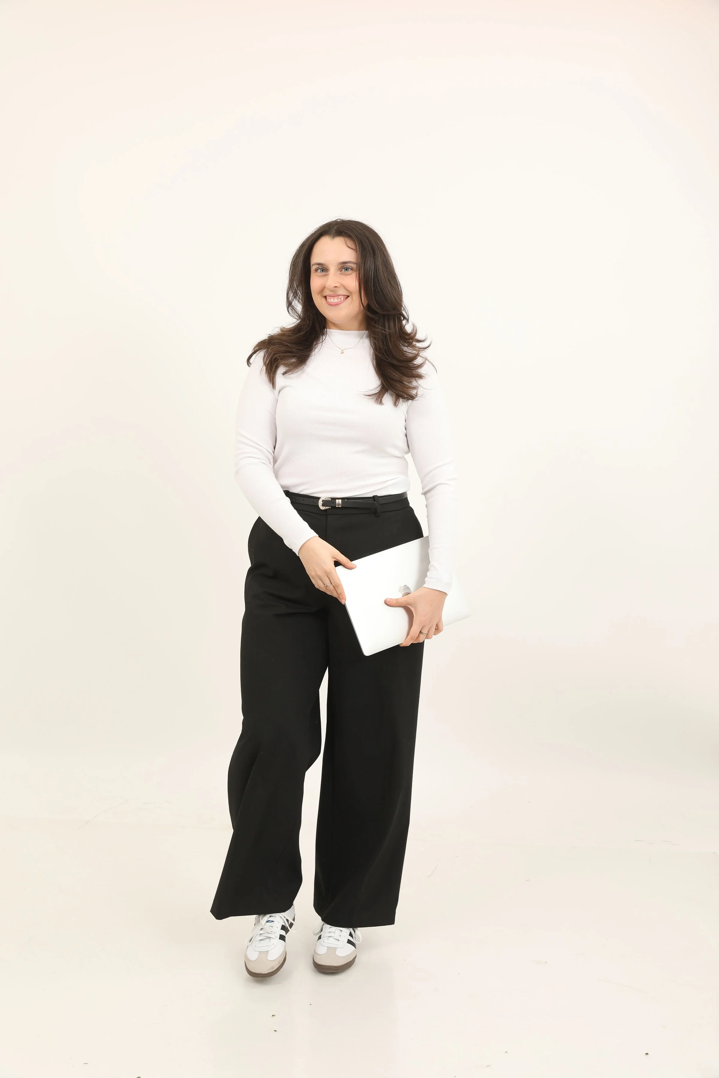 Victoria, virtual assistant and member of The New Leaf Collective team