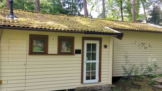 eingangsbereich-mit-fensteransicht-ferienhaus-auszeit.jpg