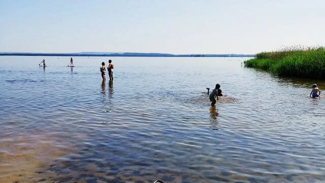 leute-baden-im-steinhuder-meer.jpg