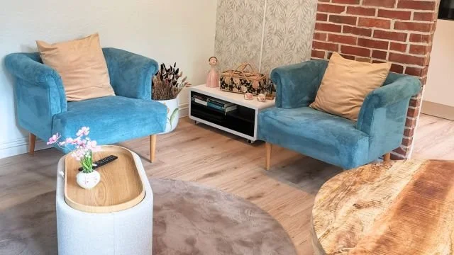 wohnbereich-mit-sessel-ferienhaus-strandperle.jpg