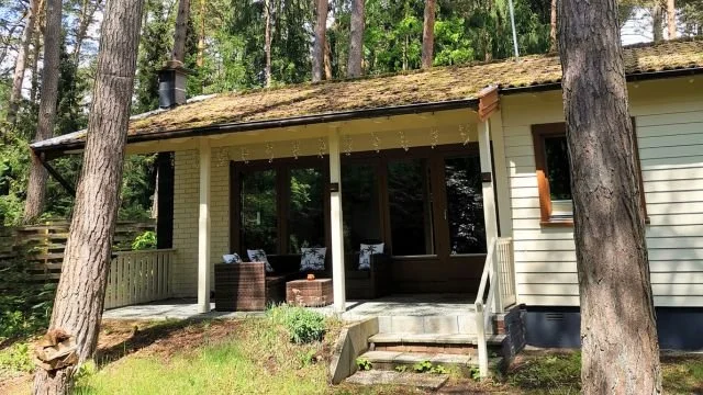terrassenbereich-mit-stufen-ferienhaus-auszeit.jpg