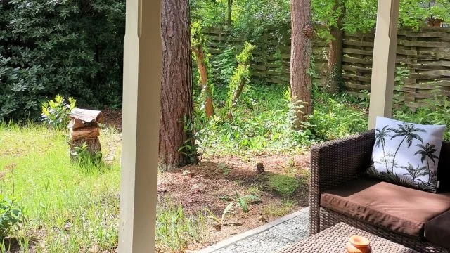 terrassenbereich-mit-naturblick-ferienhaus-auszeit.jpg