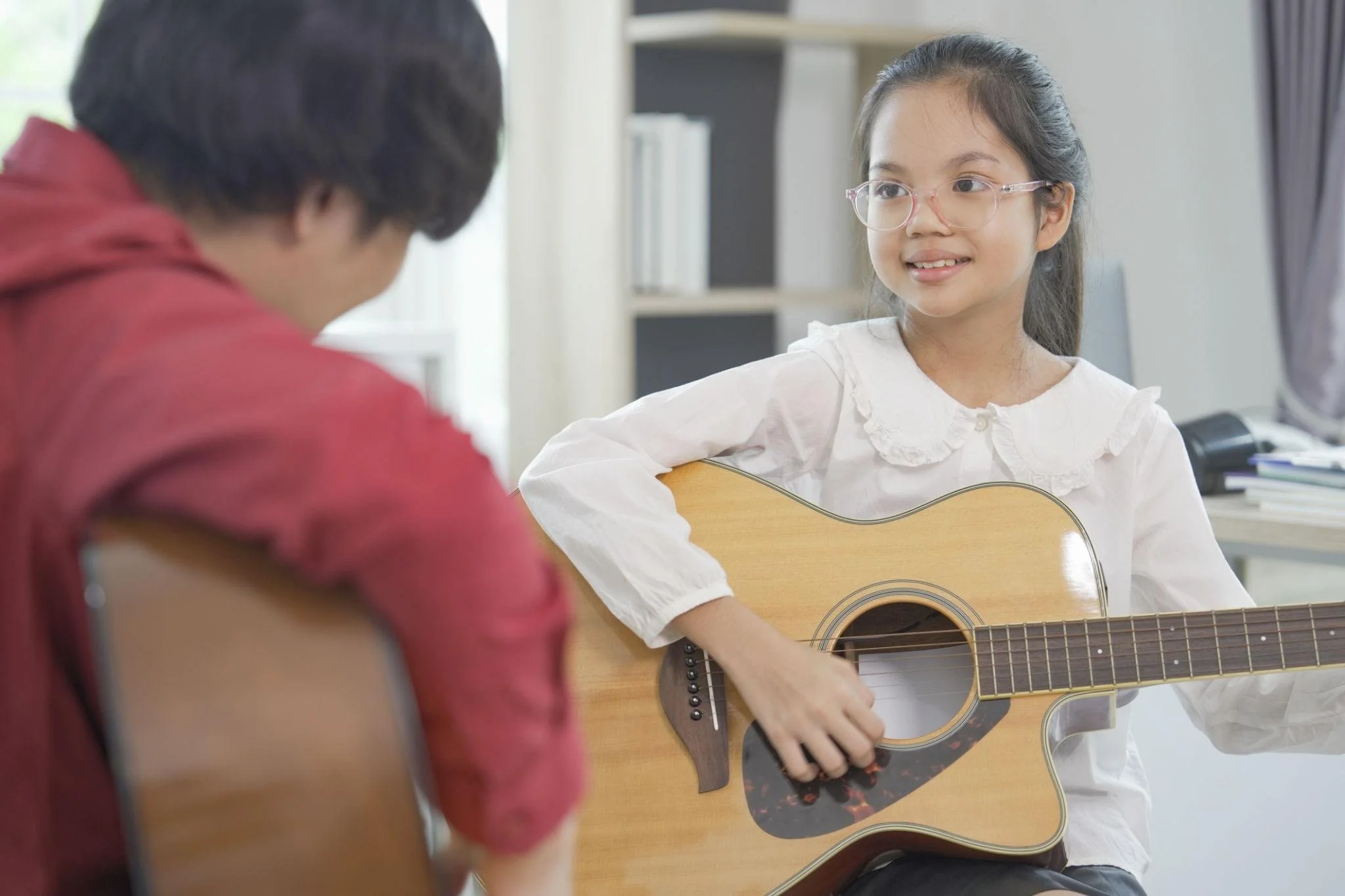 1 on 1 music lessons from experts on guitar