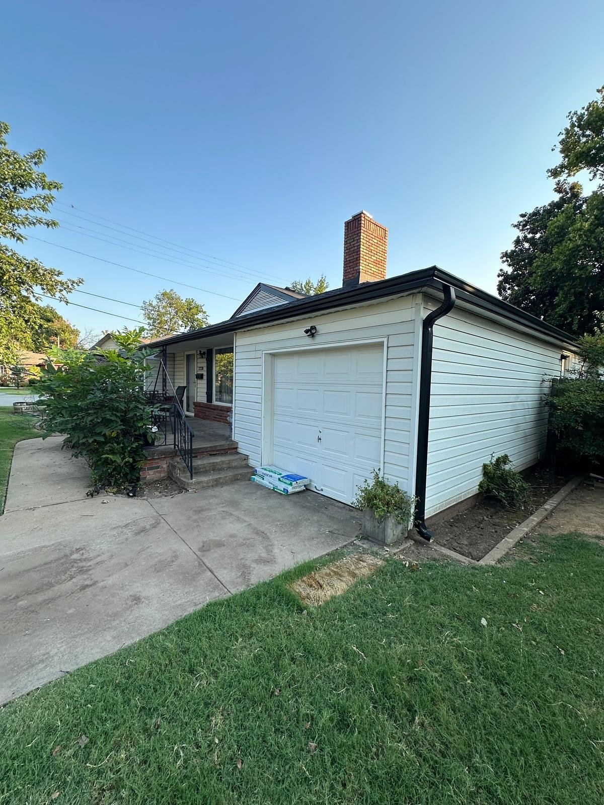 Gutter's on fron Corner of house
