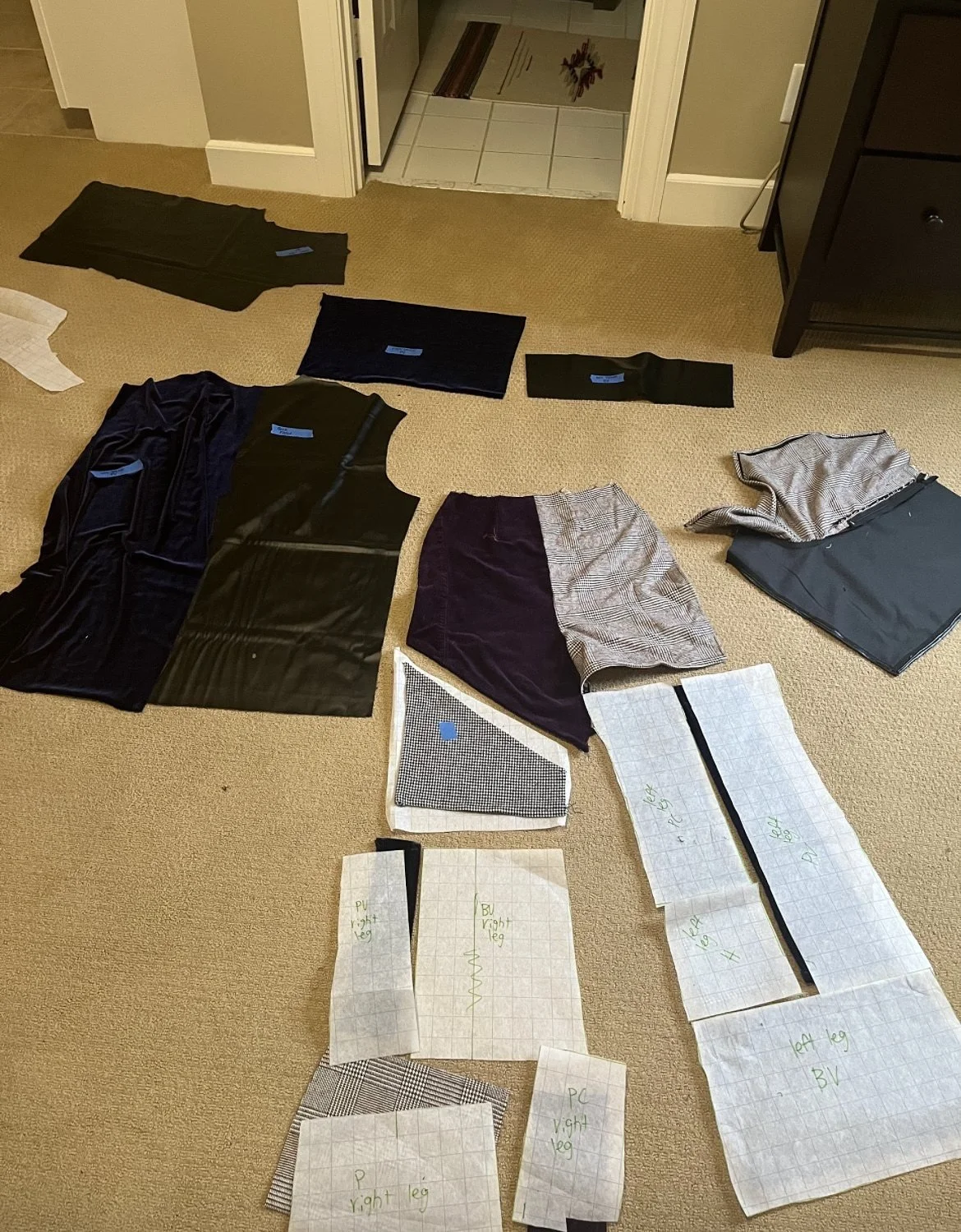 20230111221950-15302422-laying-out-and-planning-pattern-pieces (1).jpg