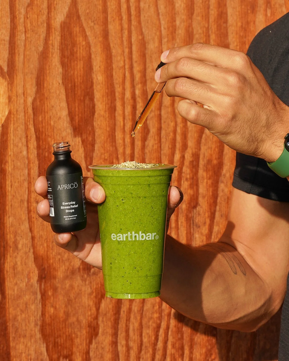 earthbar-green-smoothie-drink-wood.jpg