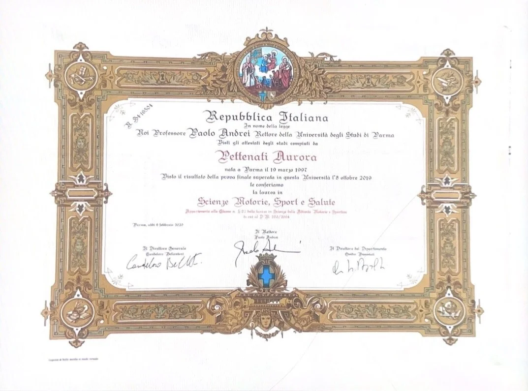 Certificato di laurea rilasciato dall'Università di Parma, in Italia, con decorazioni e simboli accademici, datato 2020, conferito al professor Paolo Andrei per aver completato gli studi in Scienze Motorie, Sport e Salute.