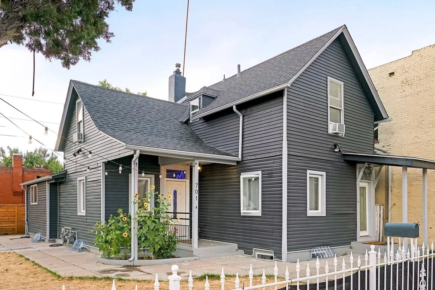 An image of 701 Galapago St