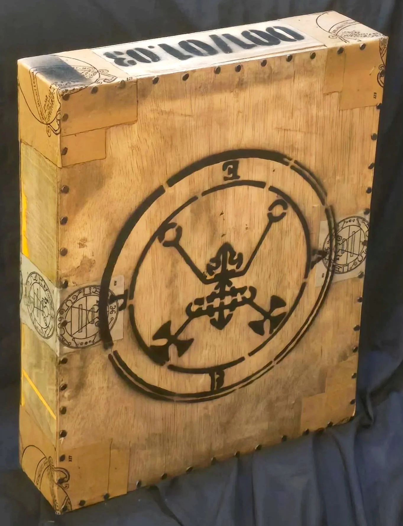 Front view of Solomon Box 001.01/03 by Andrew Hall