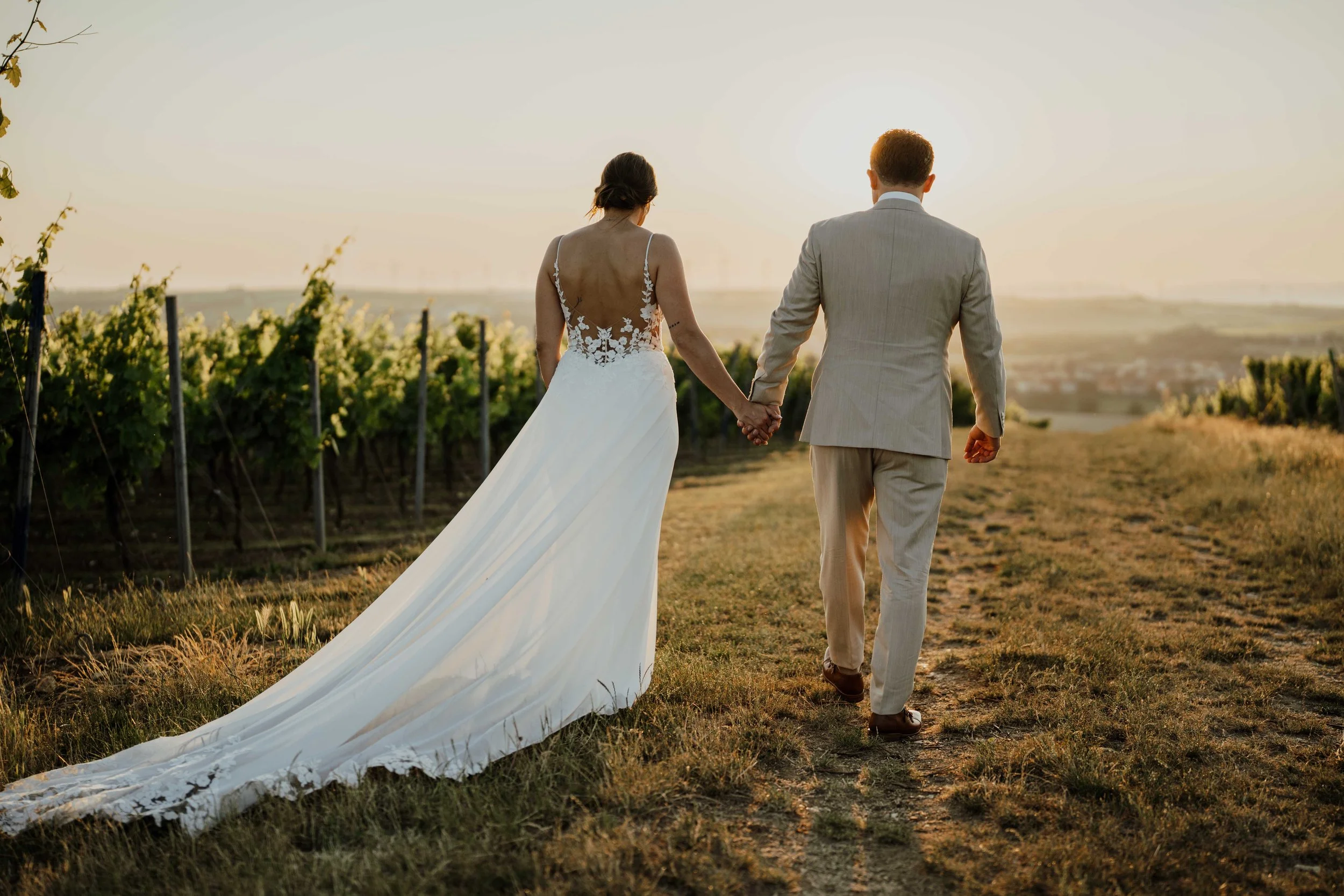 Hochzeitspaar im Sonnenuntergang